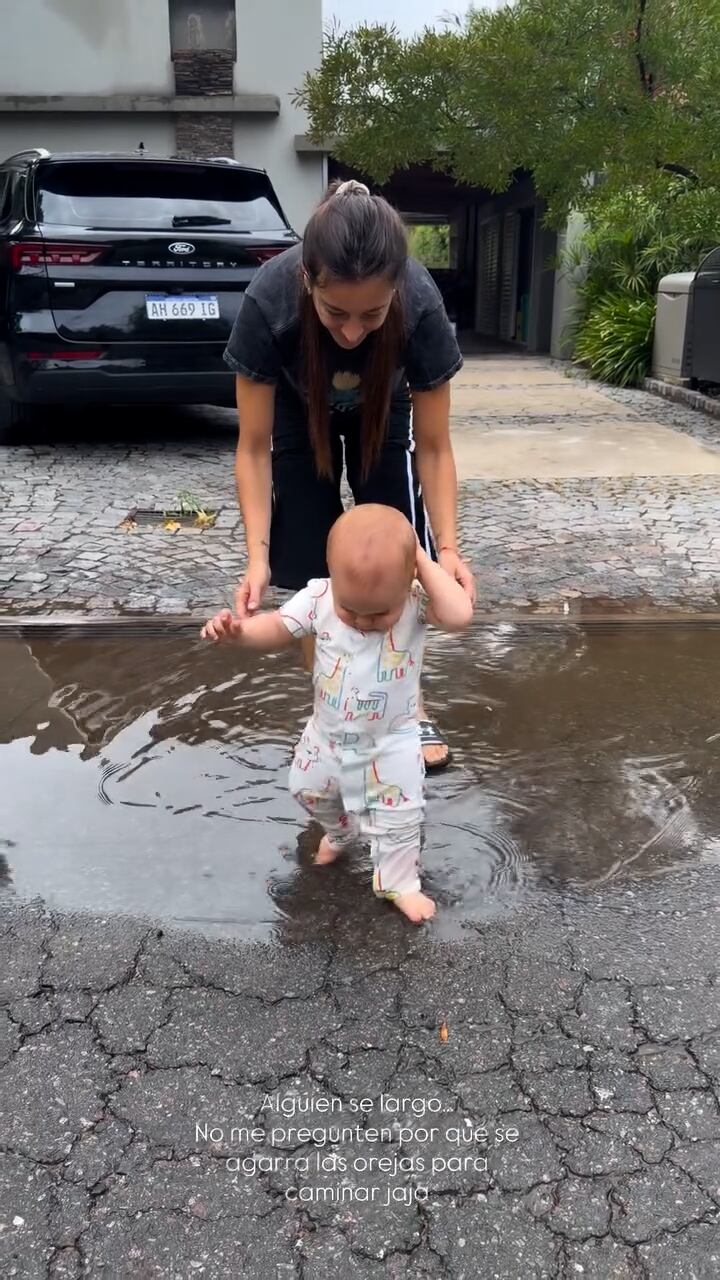 Un video familiar logró conmover a miles y viralizó el avance del niño. La conductora compartió este logro mientras sus seguidores participaban a la distancia del ambiente especial de la jornada