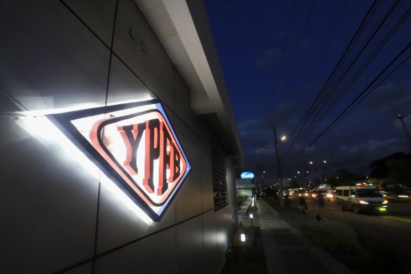 La estatal YPFB de Bolivia dio detalles de las plantas que produjeron gasolina en mal estado