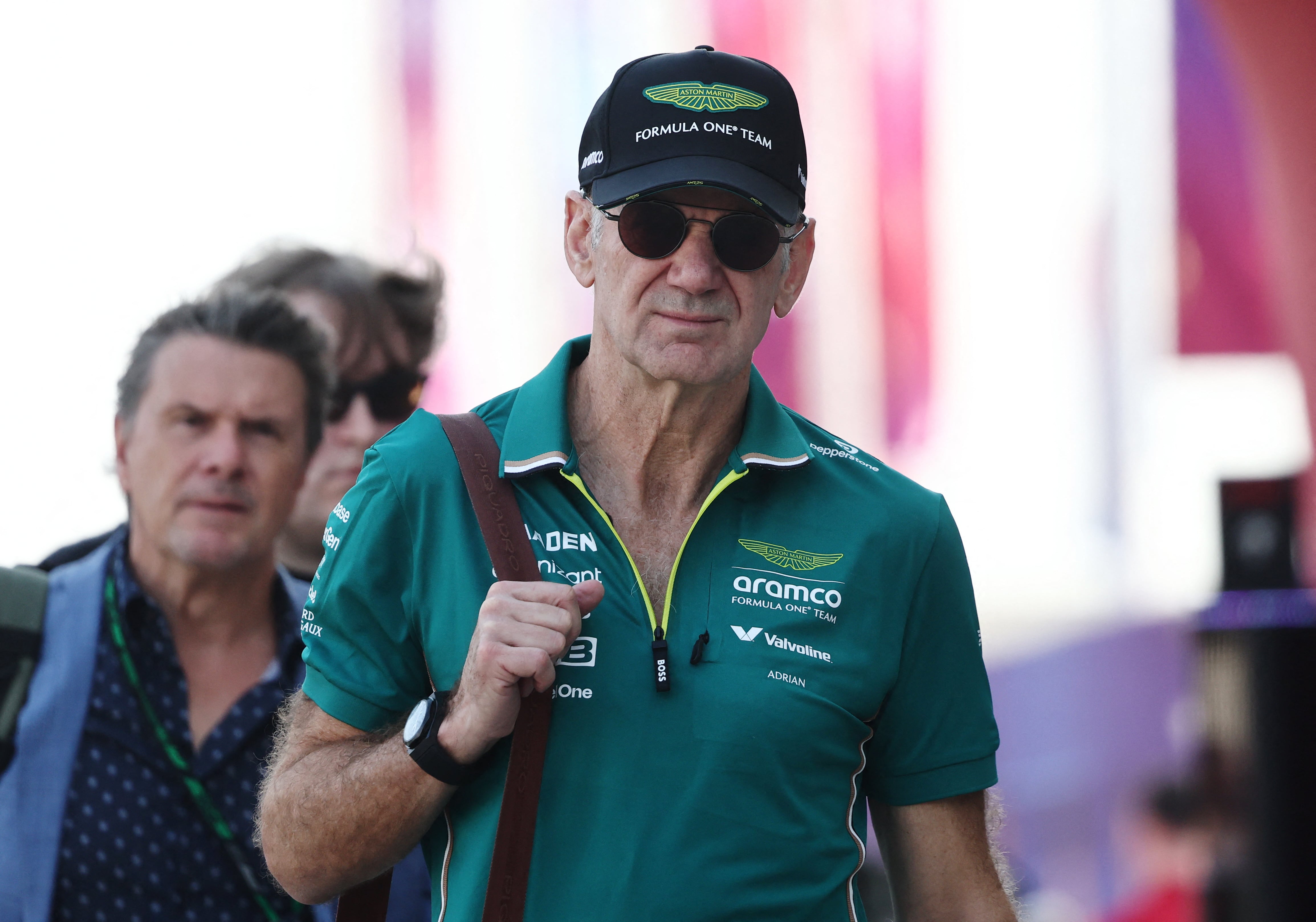 Adrian Newey es el jefe de Aston Martin y tiene la responsabilidad de que el equipo inglés logre su primer triunfo en la F1 (REUTERS/Jakub Porzycki)