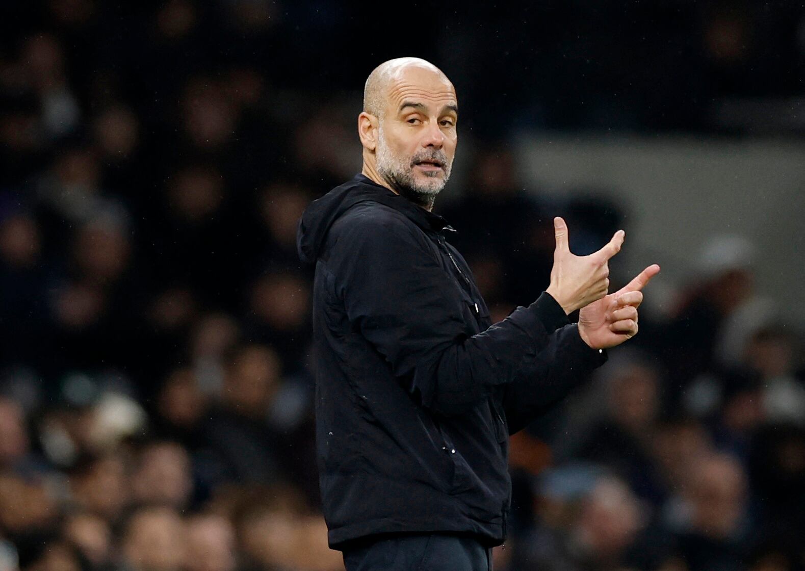Pep Guardiola durante el partido entre Manchester City y Tottenham por la Premier League (Reuters/Peter Cziborra)