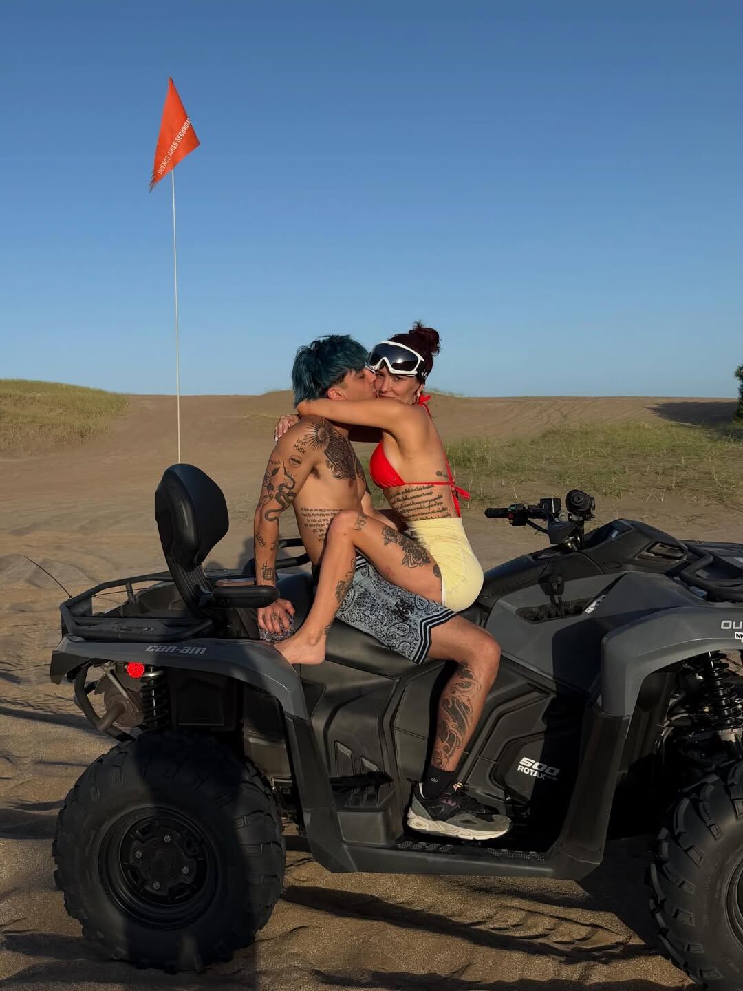 La relación entre La Joaqui y Luck Ra nació en el ámbito musical y se consolidó después de una cita que los unió definitivamente