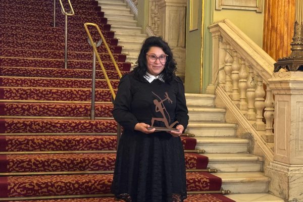 La mexicana Elma Correa ganó el Premio Biblioteca Breve con una novela sobre el fin de la inocencia