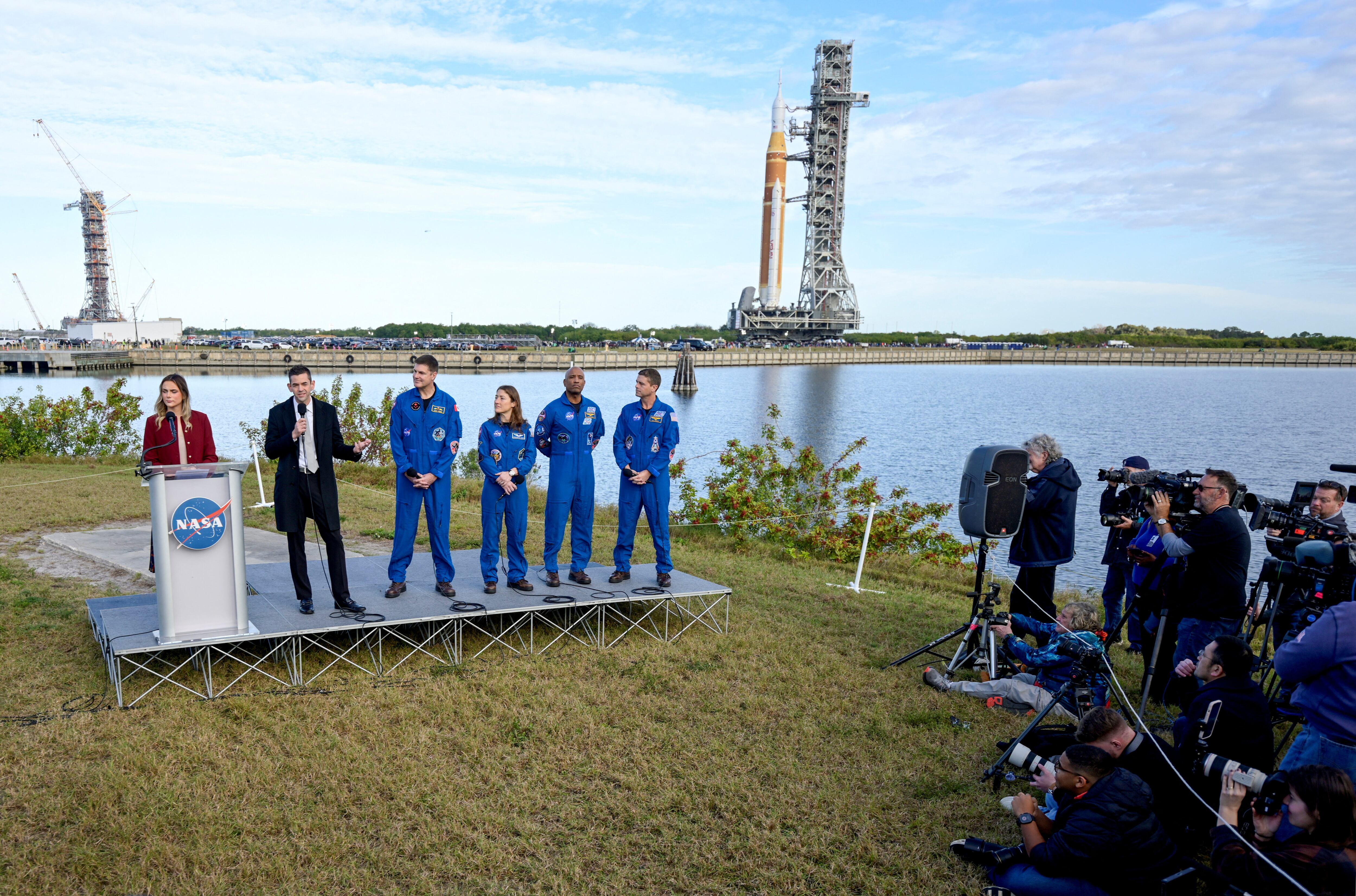 Ingenieros solucionaron una fuga de hidrógeno reemplazando sellos en el mástil de servicio de cola, mejorando la seguridad respecto a misiones previas (REUTERS/Steve Nesius)