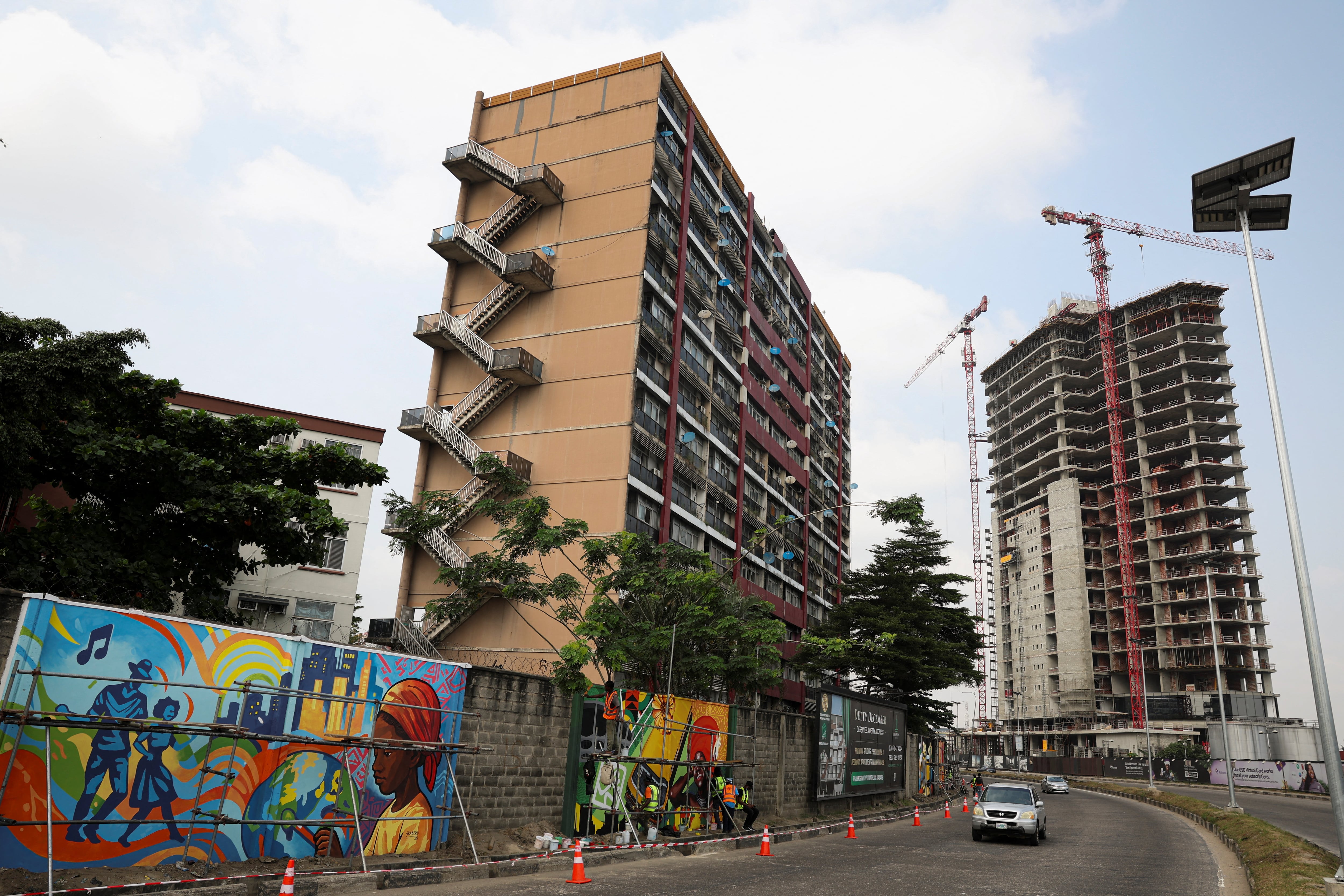 Una calle en Lagos, Nigeria. (REUTERS/Sodiq Adelakun)