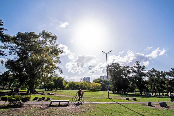 La principal hipótesis sobre el caso del cadáver hallado en Parque Saavedra por un paseador de perros