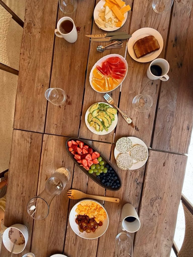 La reacción de María Becerra al animarse a probar comida típica de Perú: “Soy la comilona”