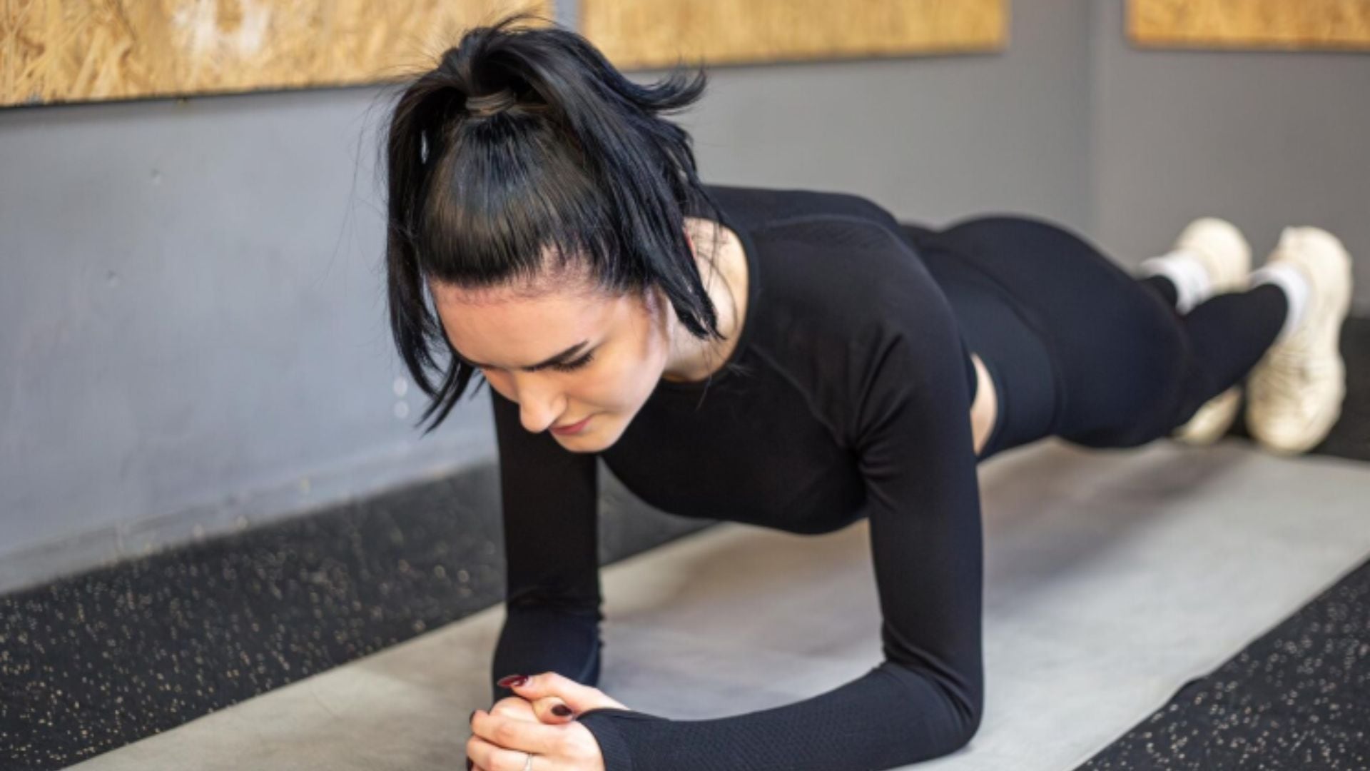 La rutina avanzada de abdominales mejora la estabilidad y la resistencia del core