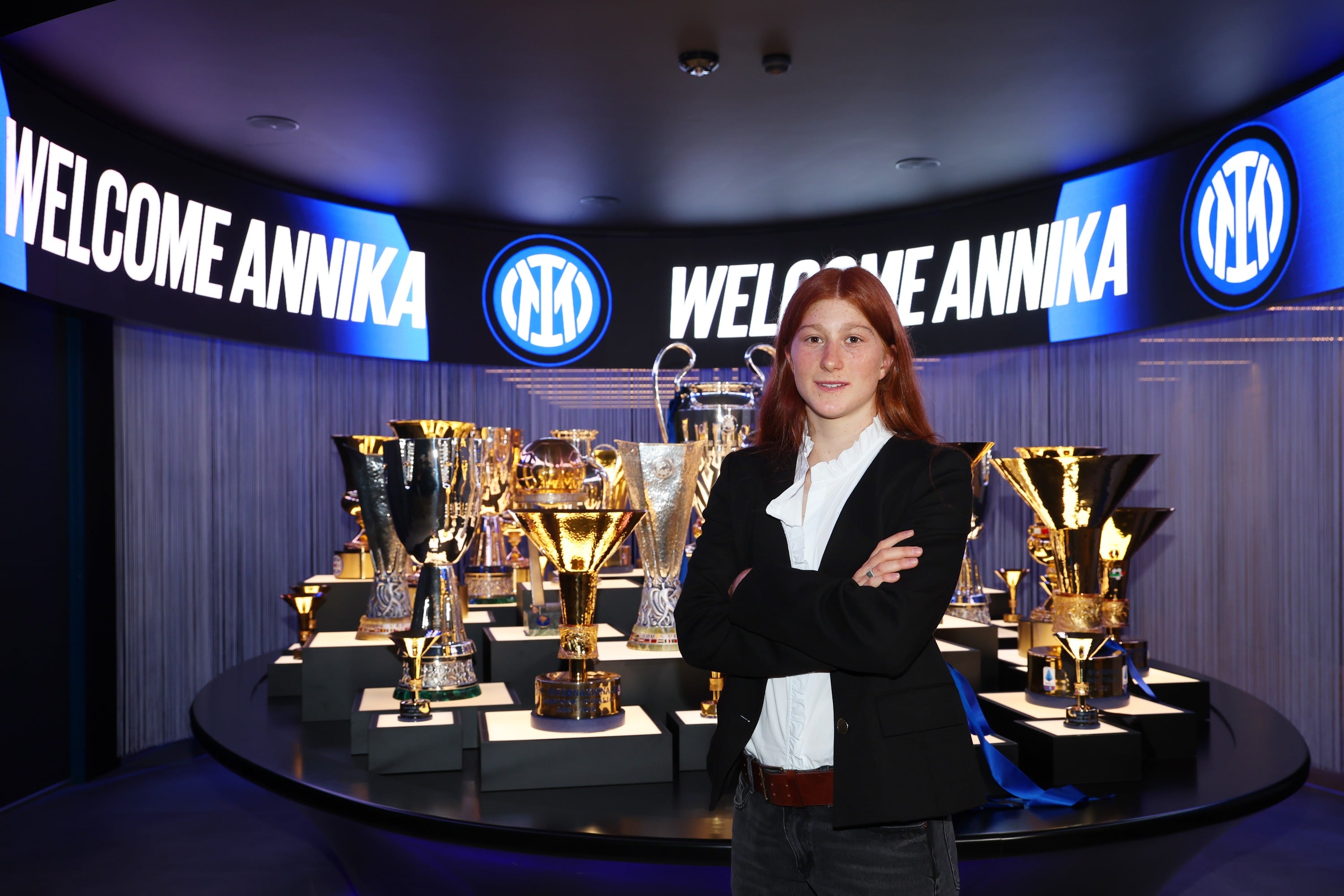 Annika Paz durante su presentación en el Inter de Milán