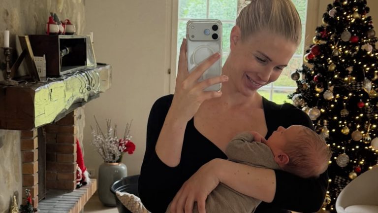 La tierna postal del reencuentro de Maxi López con Daniela Christiansson y sus hijos en Suiza