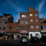 La trama de la narco boliviana de la Villa 1-11-14 que usó a su hermano discapacitado como mula de droga a París