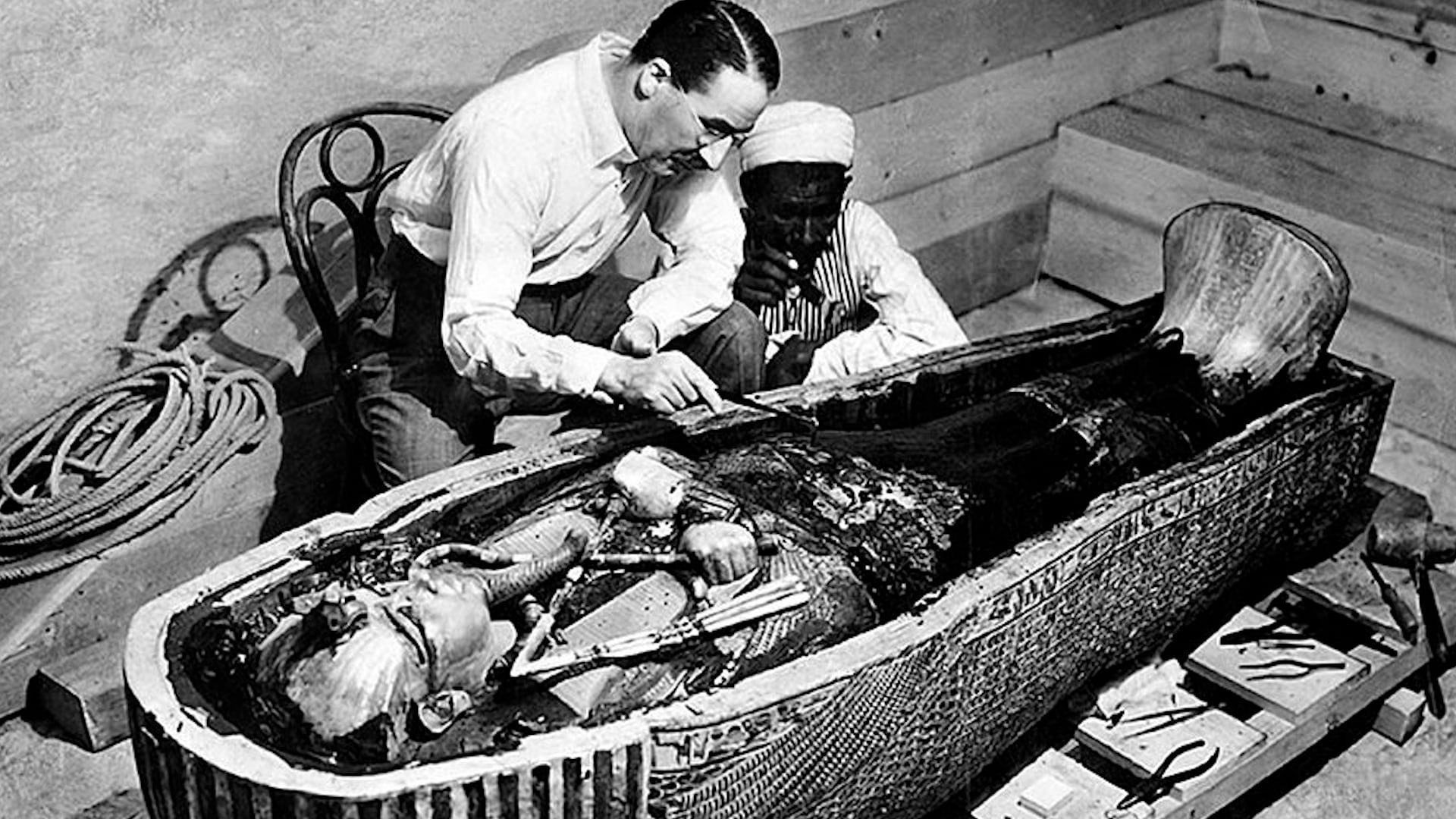 El descubrimiento por Howard Carter asombró por la riqueza y conservación de ajuares funerarios del joven faraón egipcio en el Valle de los Reyes