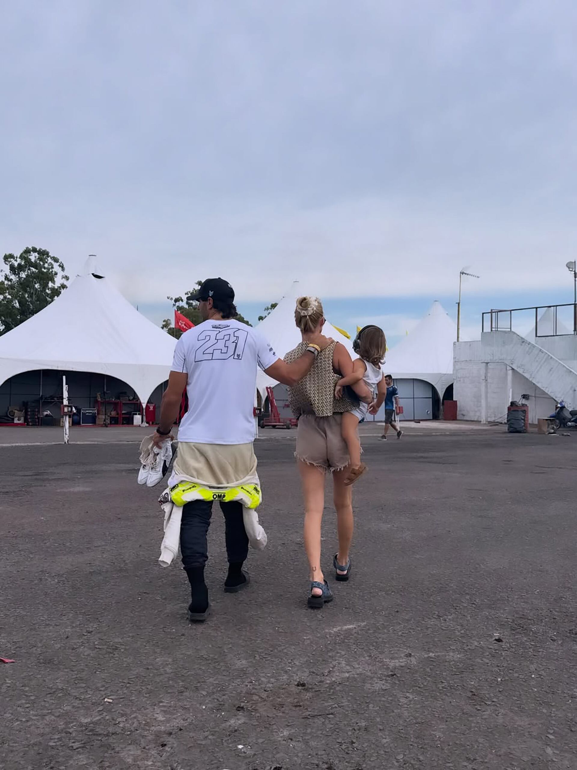 El descanso de los guerreros: la familia se retira a la espera de la próxima carrera