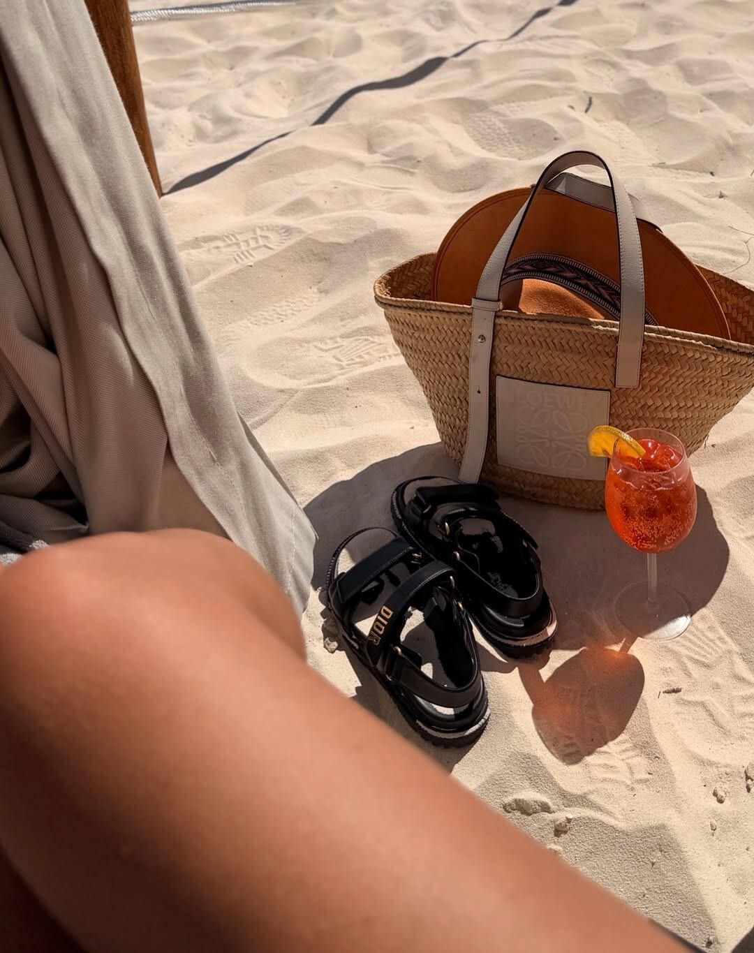 Tesouro, disfrutando del sol y la arena durante sus idílicas vacaciones 