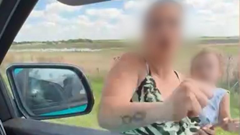 Locura en General Madariaga: conducía por la ruta con un bebé en brazos y agredió a los agentes que lo frenaron