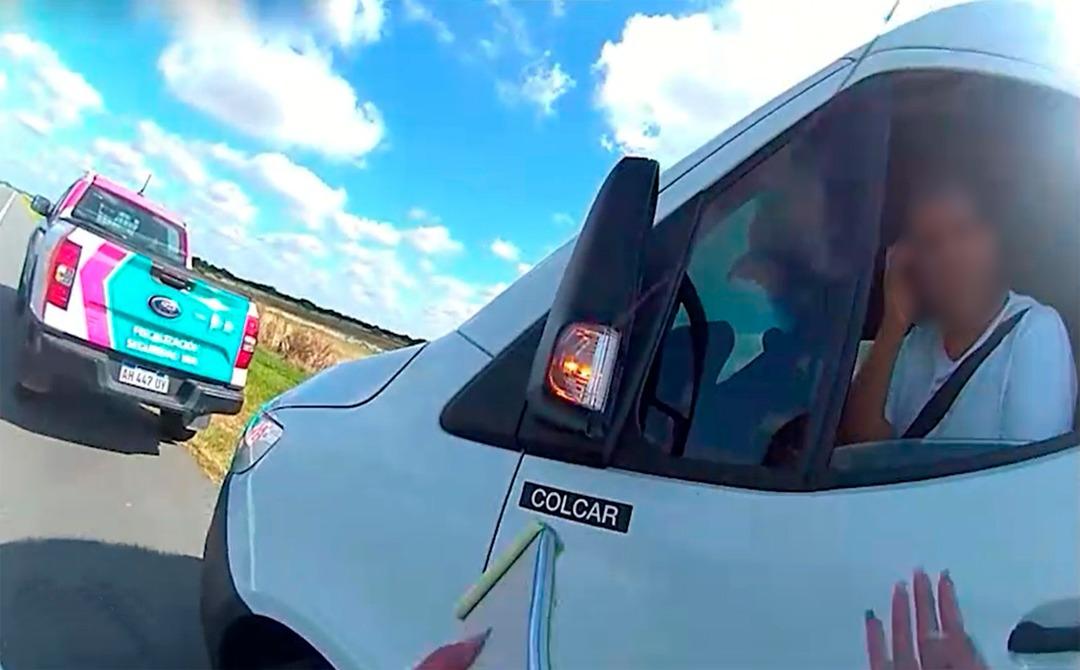 El conductor, oriundo de Moreno, transportaba a una menor sin el sistema de retención infantil obligatorio exigido por la normativa provincial