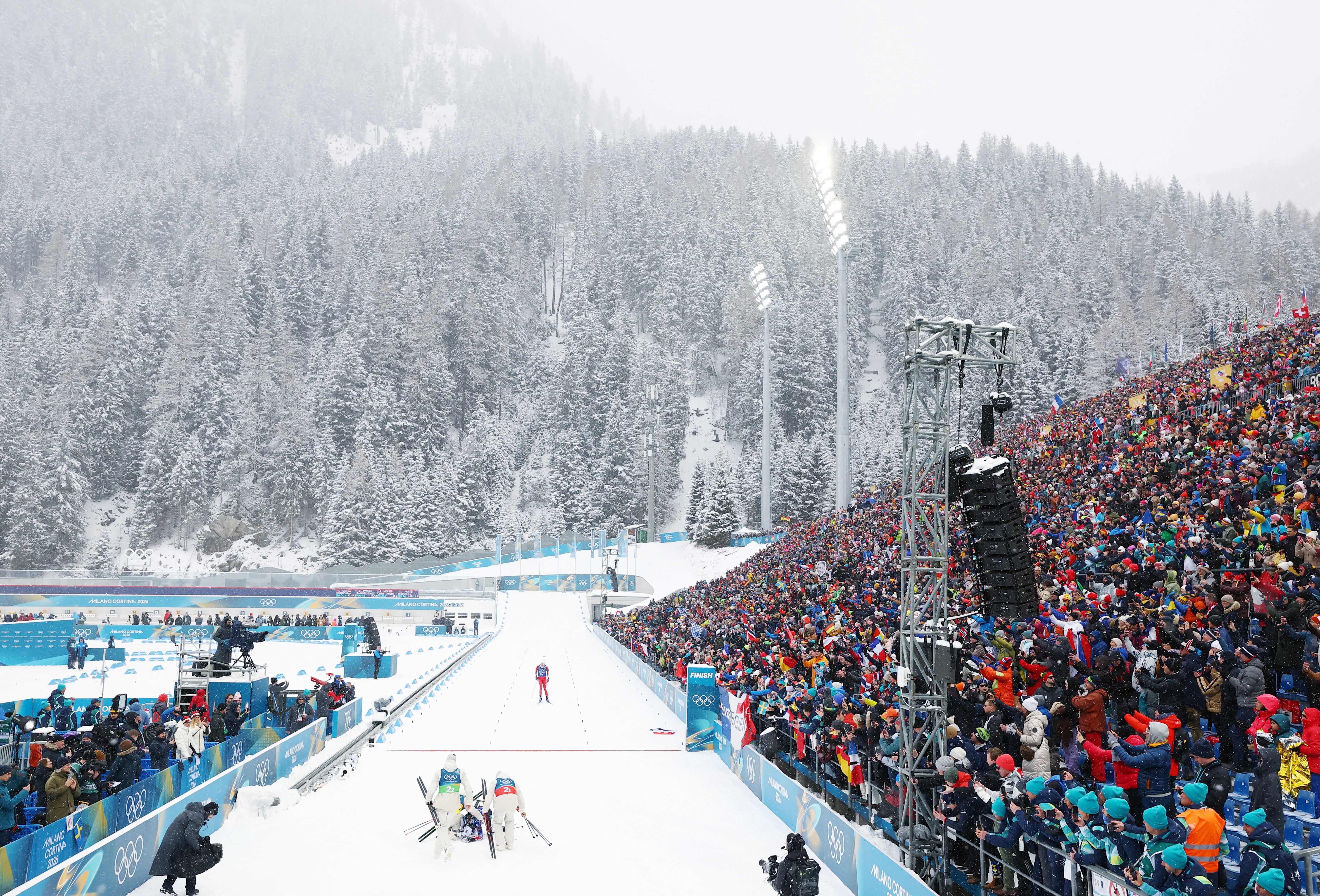 Los visitantes disfrutan de la oportunidad de presenciar eventos deportivos y paisajes naturales de gran belleza en el norte de Italia (REUTERS/Matthew Childs)