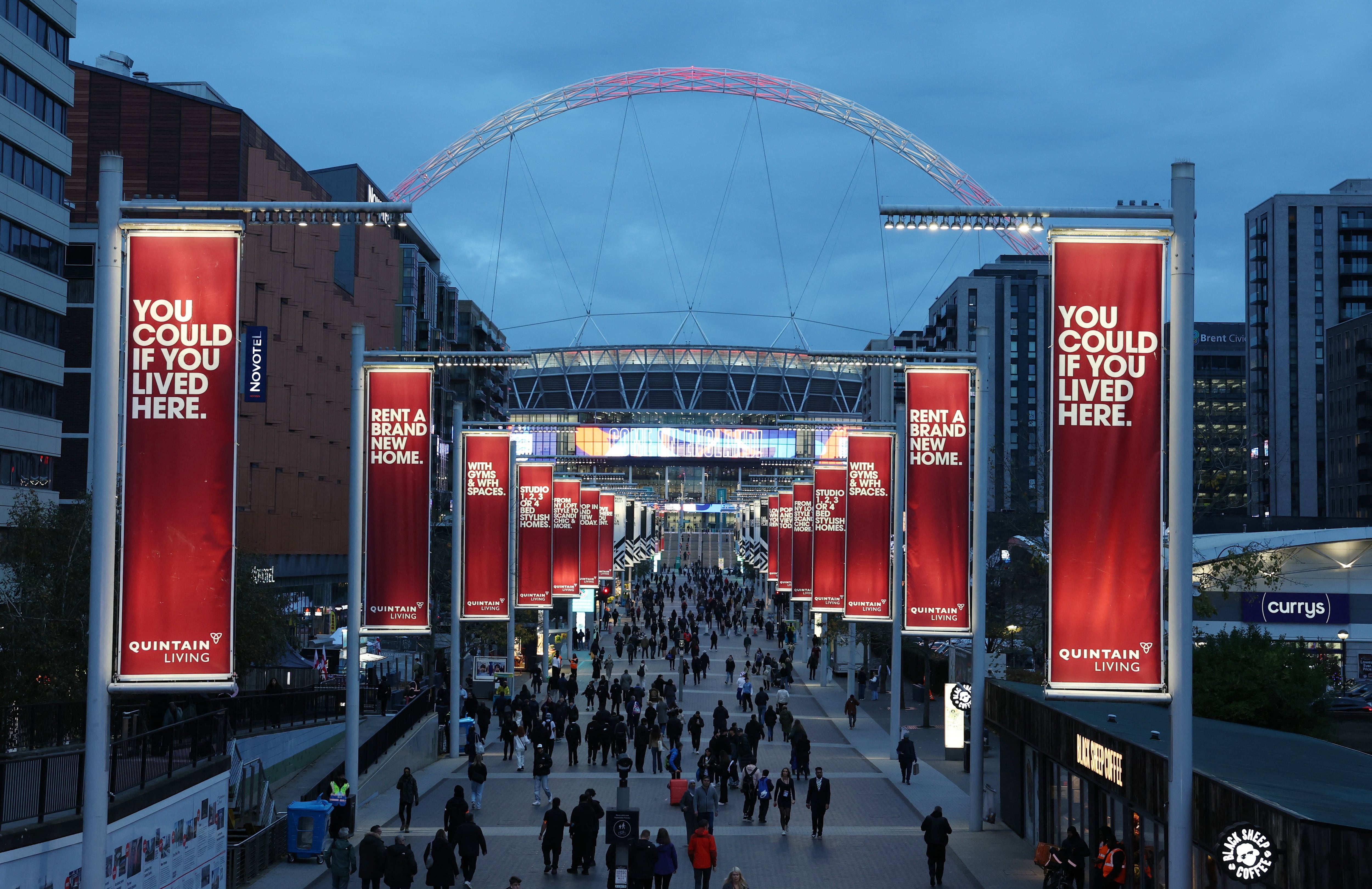 La experiencia del público en Londres incluye música de bandas callejeras y una oferta gastronómica de sabores globales (Reuters/Andrew Boyers)