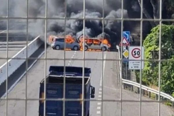 Los asaltos paramilitares a furgones blindados se multiplican en el sur de Italia y exponen el poder mafioso