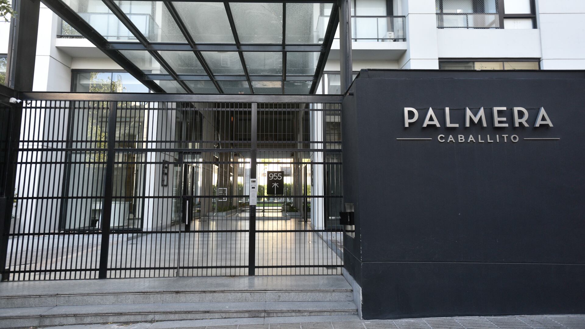 La torre donde vivía Emmily, allanada por la Policía porteña 20 días después de la muerte (Foto: Adrián Escandar)