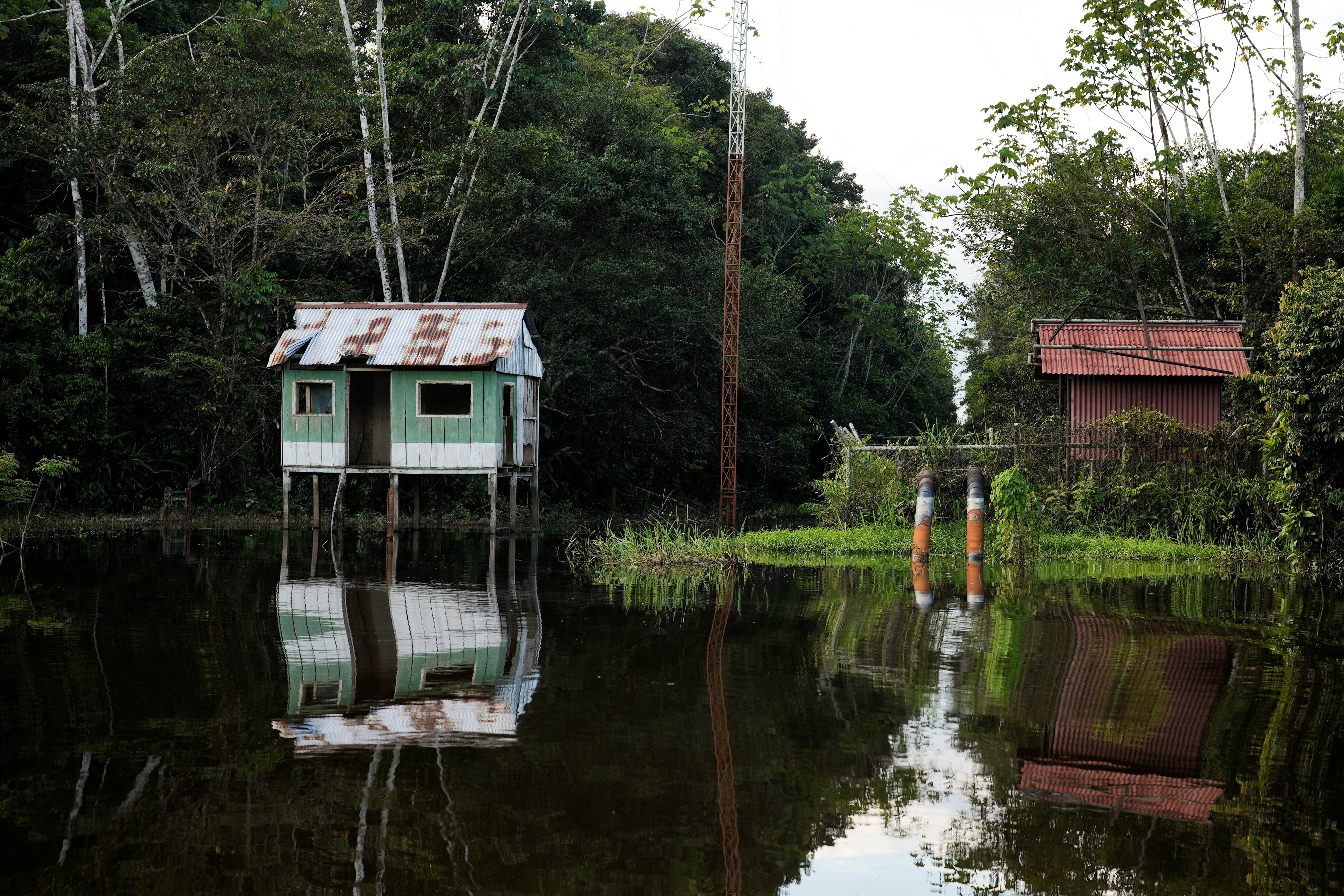 El estudio revela que el delta del Amazonas experimenta subsidencia moderada, lo que podría agravar las inundaciones si aumentan las presiones humanas/Archivo REUTERS/Angela Ponce