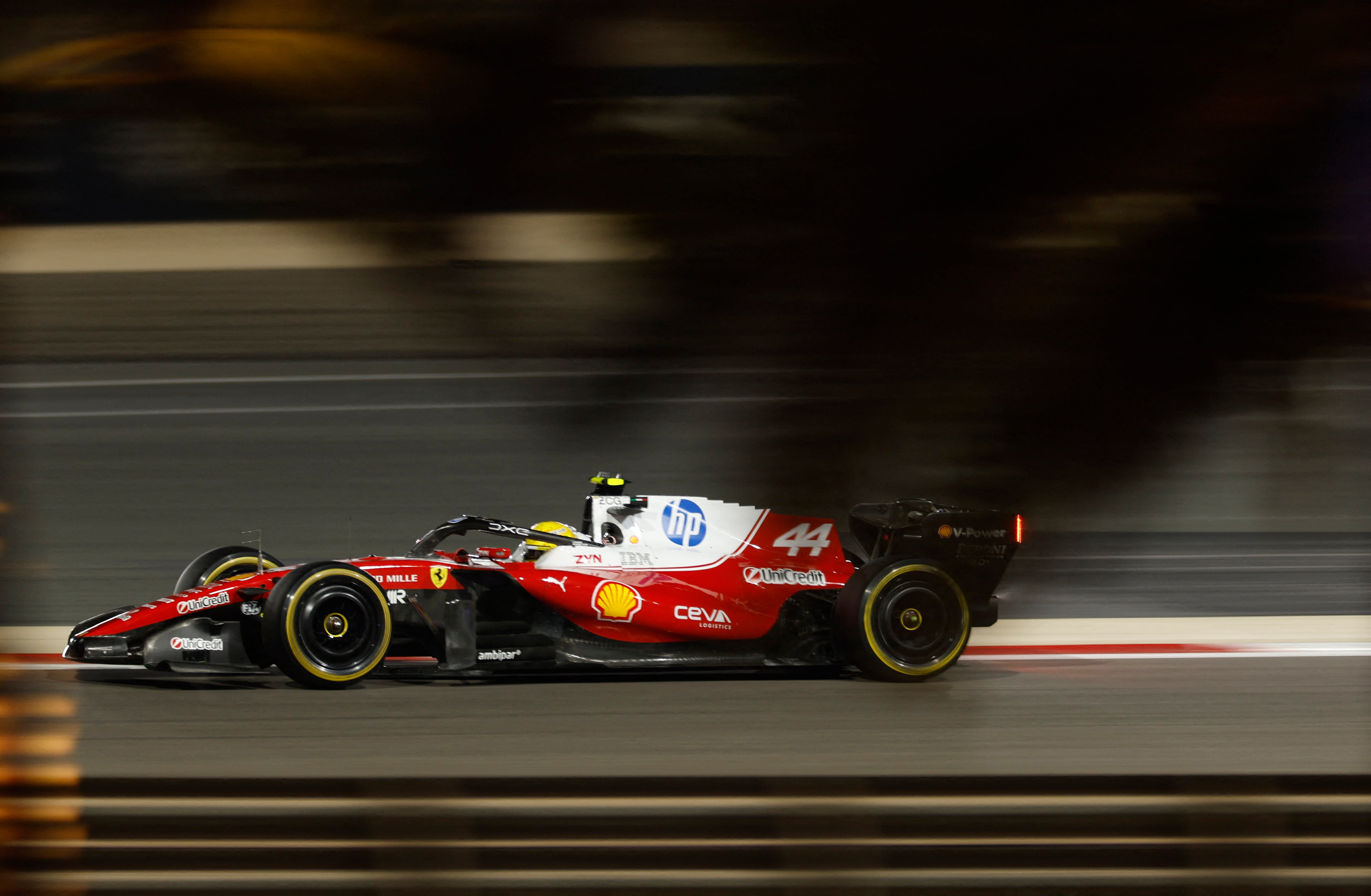 Después de girar cinco vueltas en el turno mañana, Hamilton logró sumar 73 vueltas durante la tarde (REUTERS/Hamad I Mohammed)