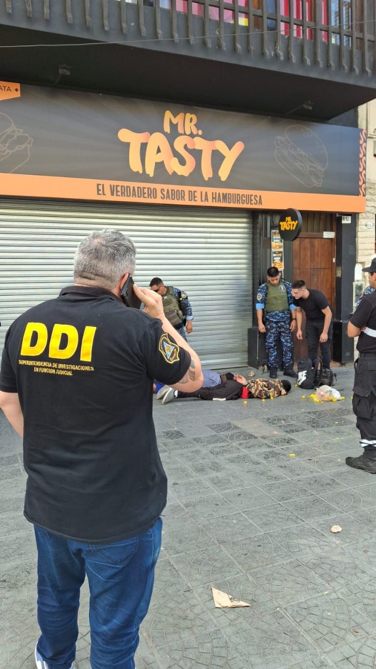 Los sospechosos de siempre: capturaron in fraganti a dos ladrones con antecedentes por robar una hamburguesería