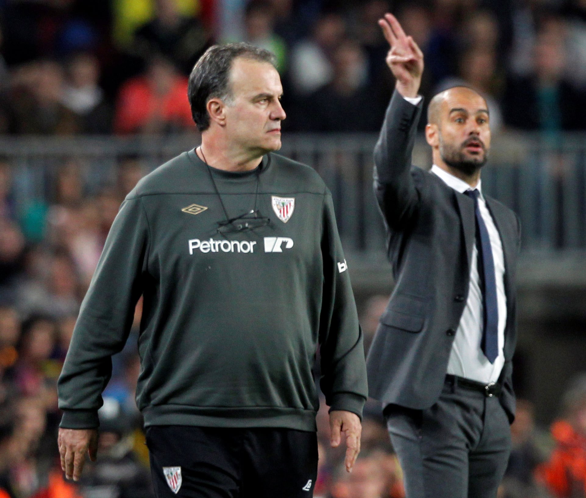 El conjunto deportivo que utilizaba Marcelo Bielsa en el Athletic de Bilbao está exhibido en el museo de San Mamés (REUTERS/Albert Gea/File Photo)