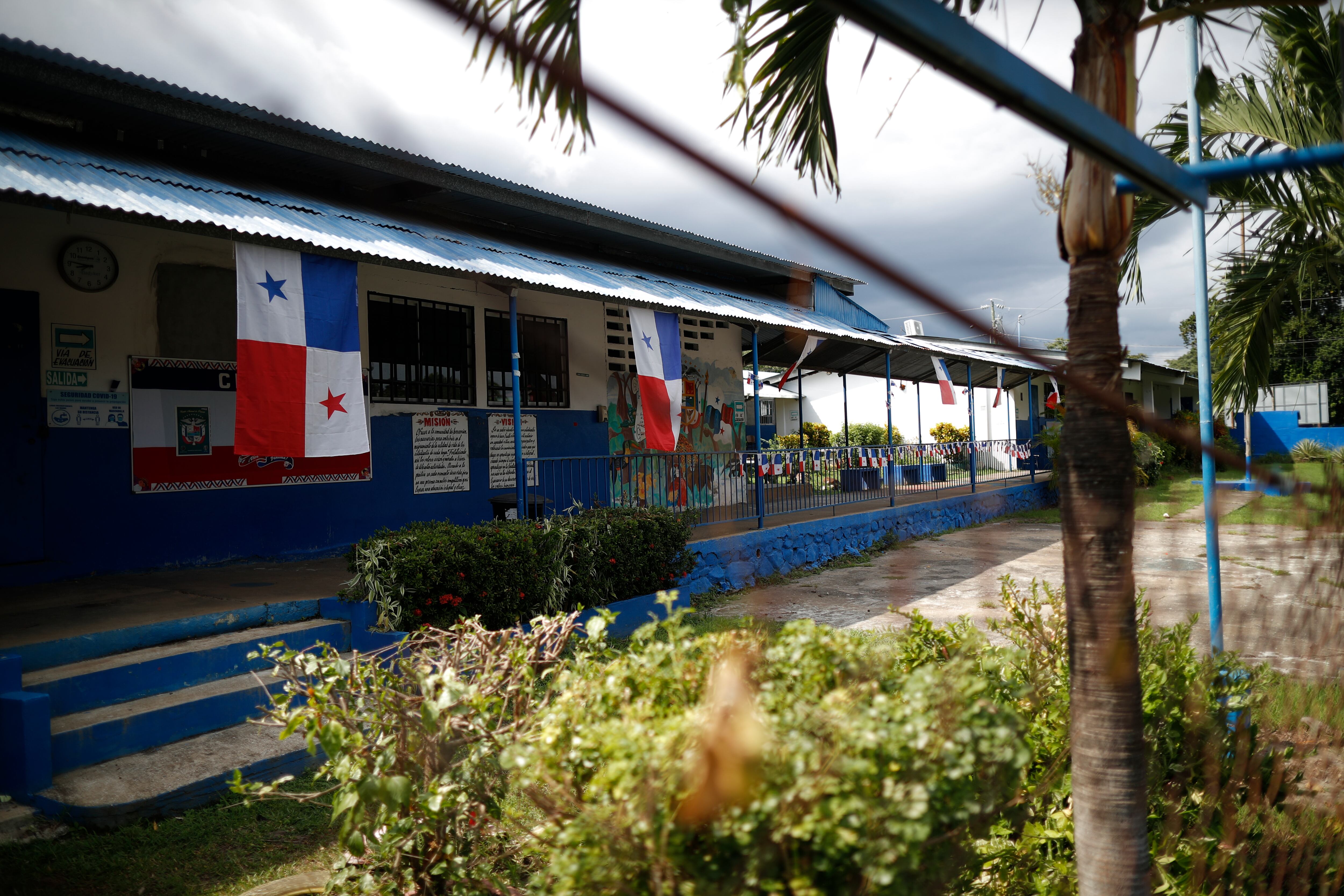 La inversión en mantenimiento escolar supera los $15.3 millones e impacta a más de 2,700 centros educativos a nivel nacional. EFE/Bienvenido Velasco 