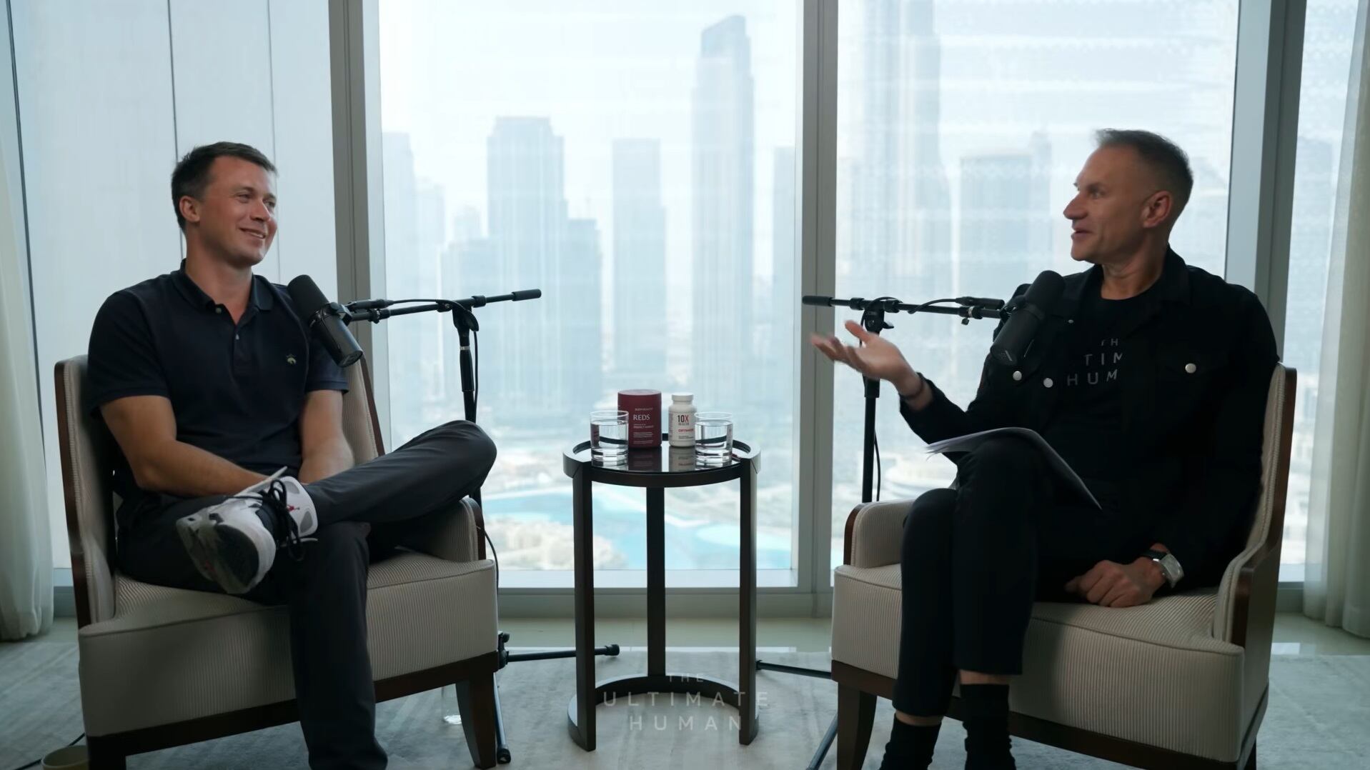 Expertos destacan la importancia de conservar y restaurar la flora intestinal tras tratamientos agresivos como los antibióticos, para mantener un microbioma saludable (YouTube: Ultimate Human Podcast with Gary Brecka)