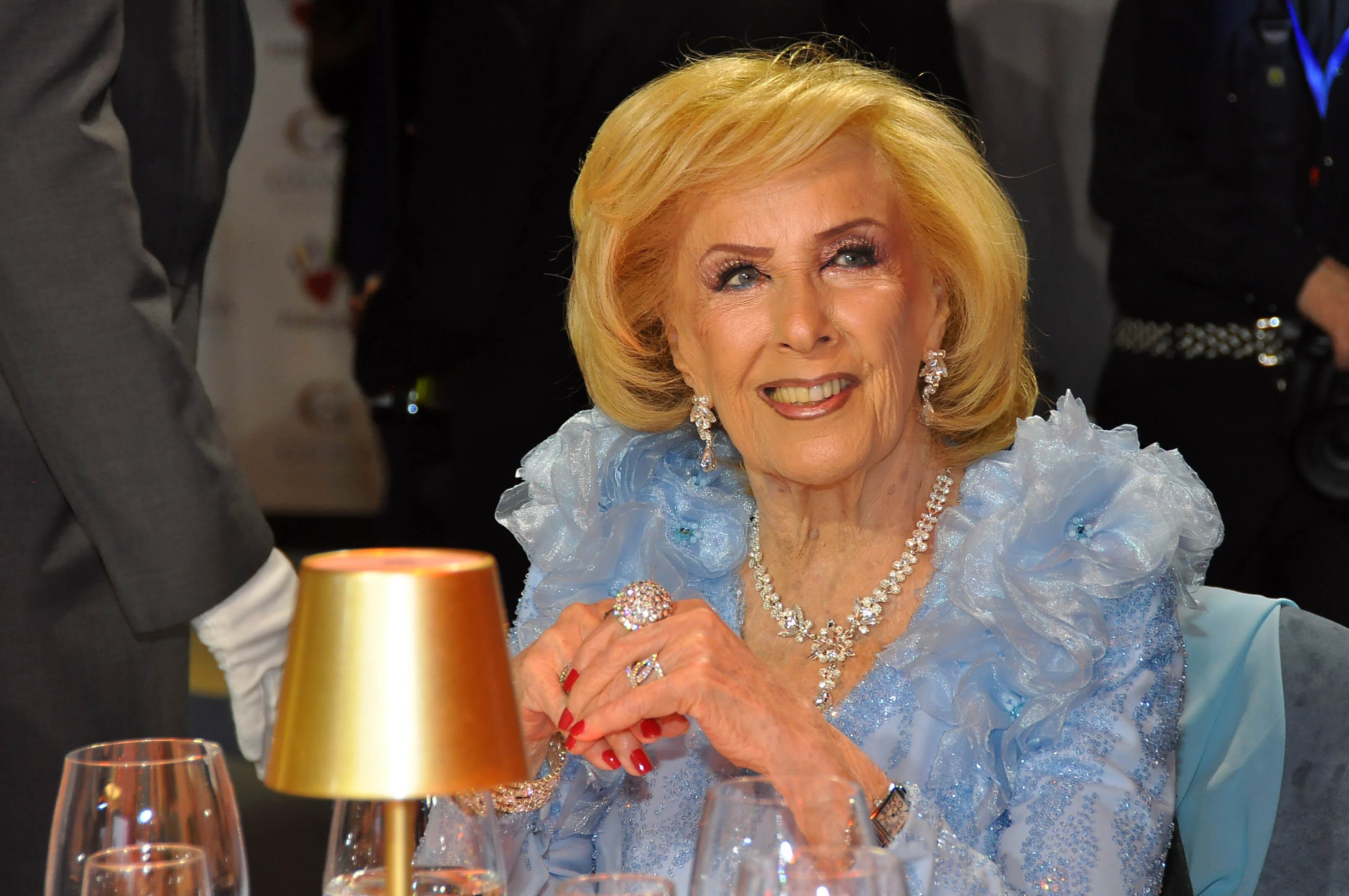 Mirtha Legrand disfruta de una importante vida social lo que es clave para una longevidad saludable (Jose Tetty)