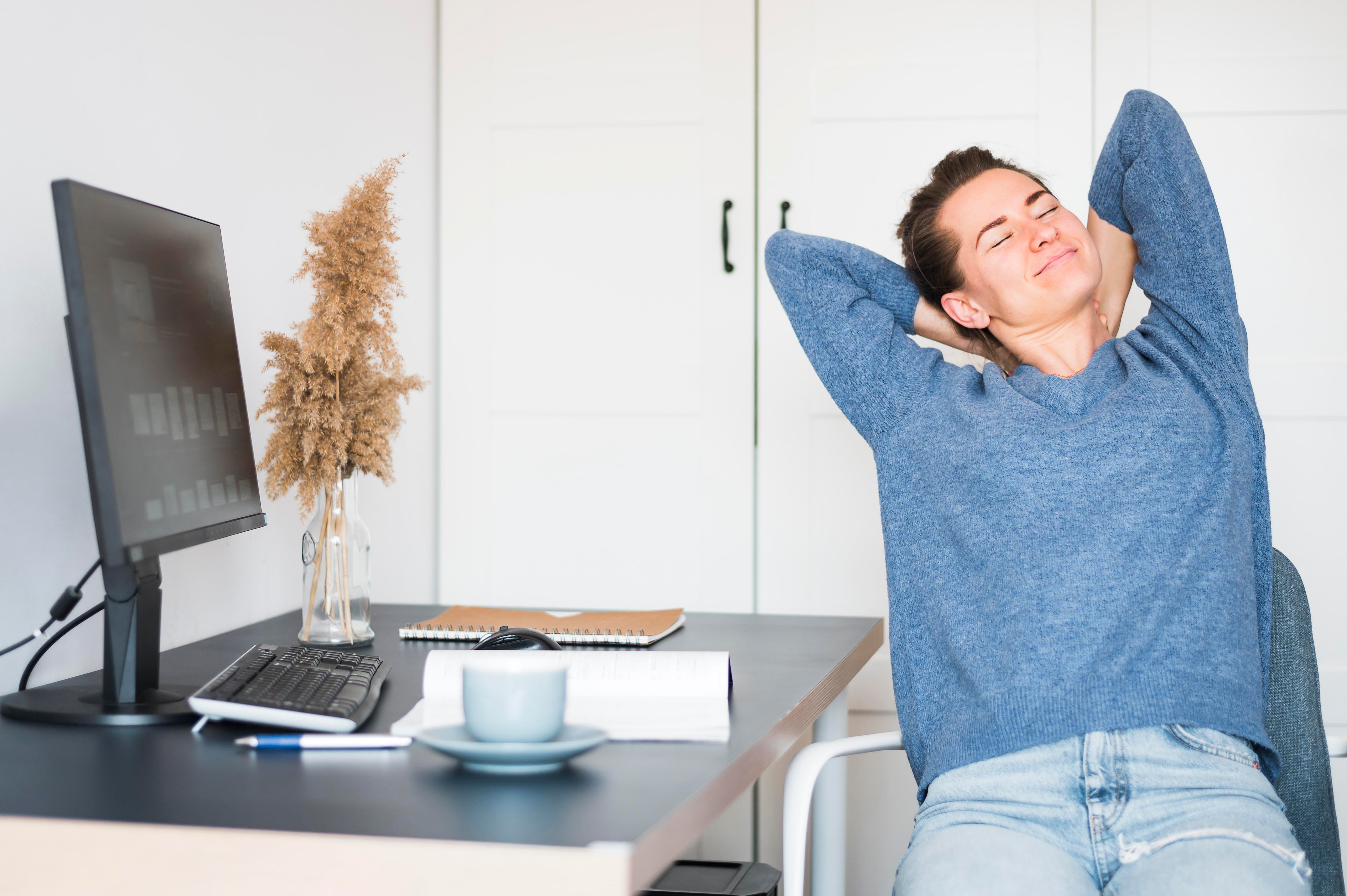 El método Pomodoro y los descansos programados tras tareas prolongadas se aplican en sistemas educativos como el finlandés y muestran eficacia para sostener el rendimiento mental (Crédito: Freepik)