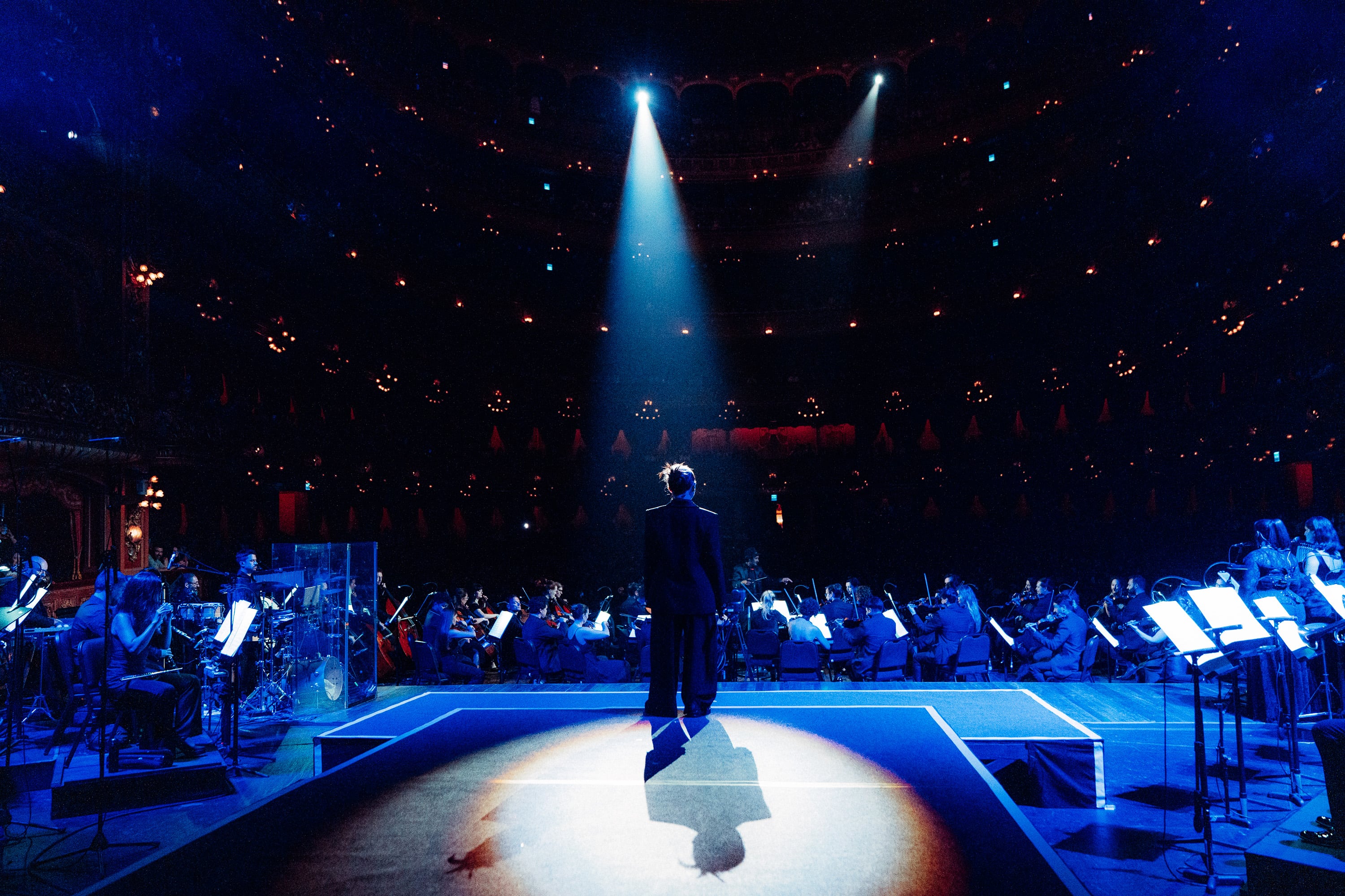 Nicki Nicole presentó un espectáculo sinfónico inédito en el Teatro Colón, acompañada por más de 70 músicos bajo la dirección de Nico Sorín (Foto: Dale Play)