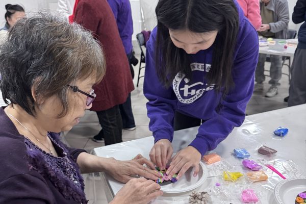 No preguntes a la IA, pregúntale a este adulto mayor: la propuesta intergeneracional de la Biblioteca de Quebec