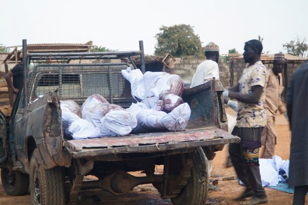 Nuevo ataque contra la comunidad católica en Nigeria: hombres armados asesinaron a tres personas y secuestraron a un sacerdote
