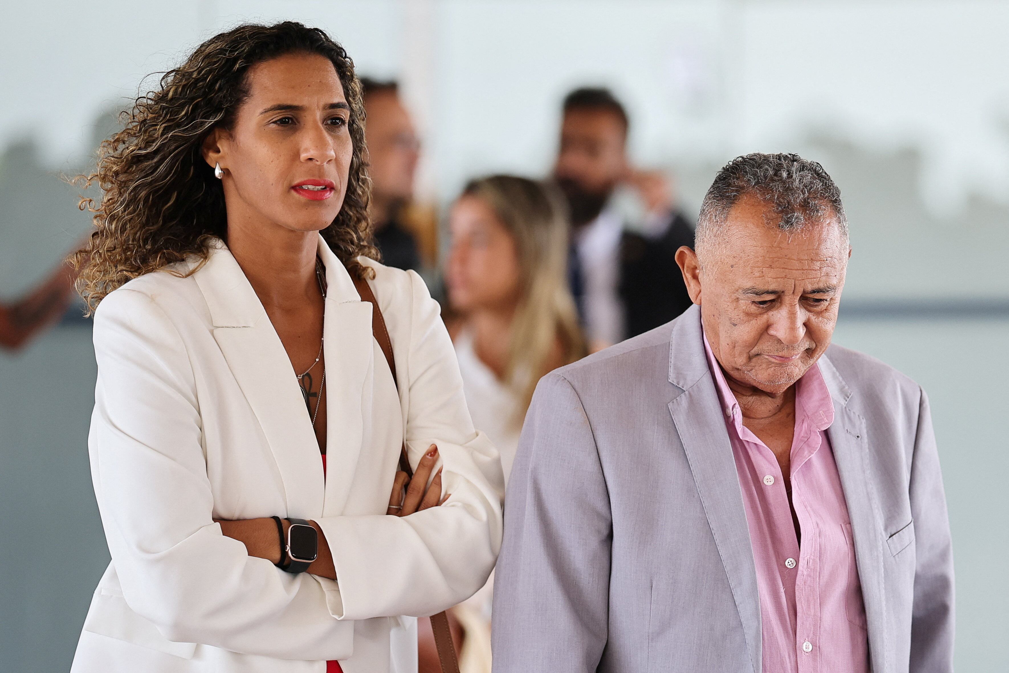 Anielle Franco, ministra de Igualdad Racial, y su padre Antonio, tras la condena unánime del Supremo Tribunal. Anielle prometió seguir luchando por 