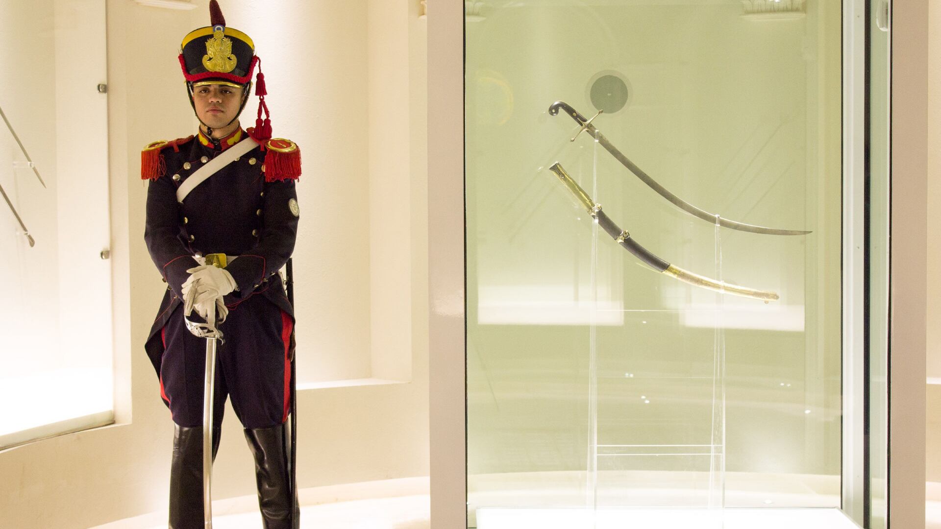 Pacho O’Donnell: “El sable de San Martín fue robado dos veces y él nunca lo usó, pero trasladarlo es militarizar su memoria”