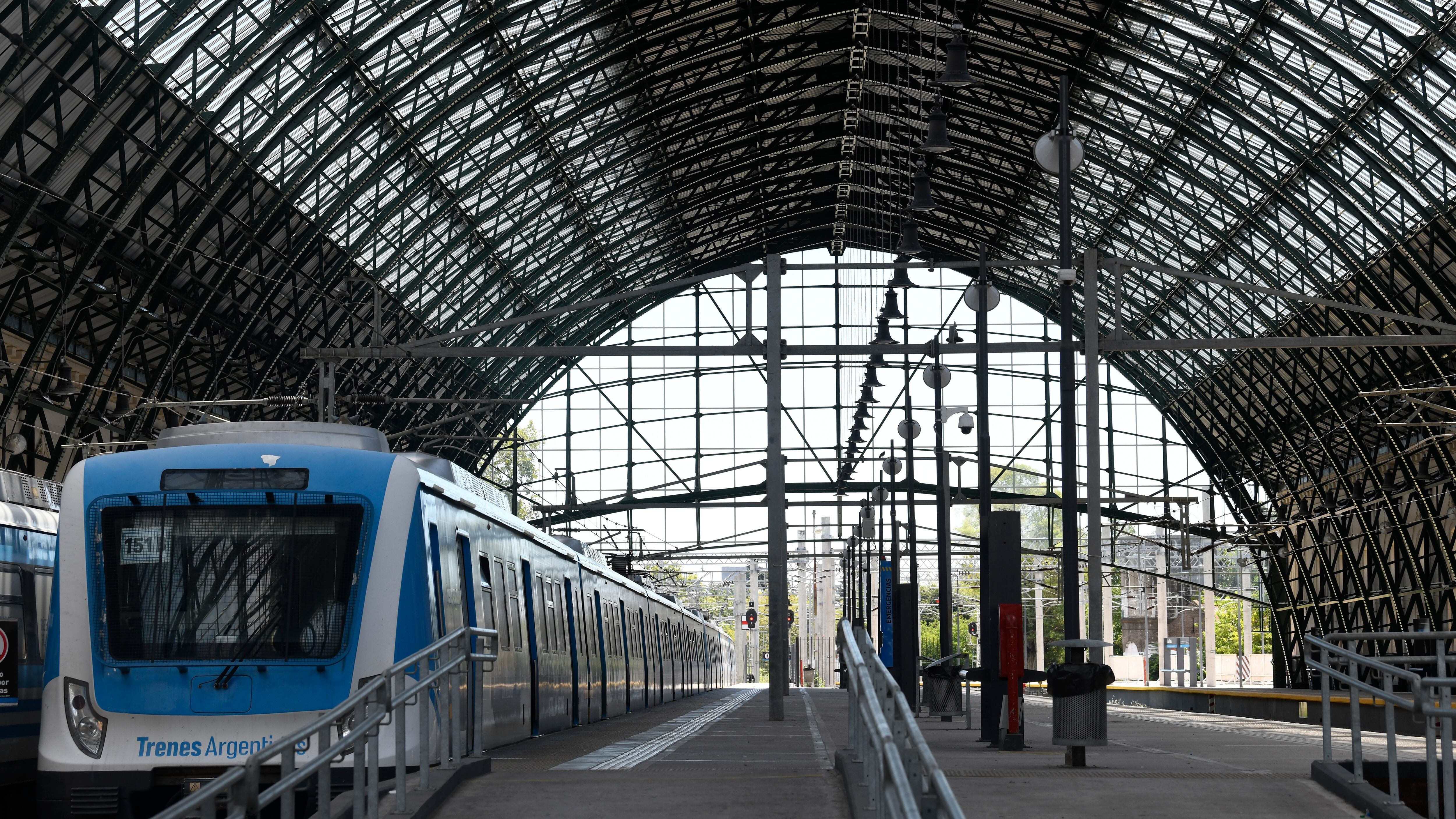 Los gremios ferroviarios, incluida La Fraternidad, confirman la suspensión total de trenes metropolitanos y suburbanos el 19 de febrero (AP Foto/Gustavo Garello)