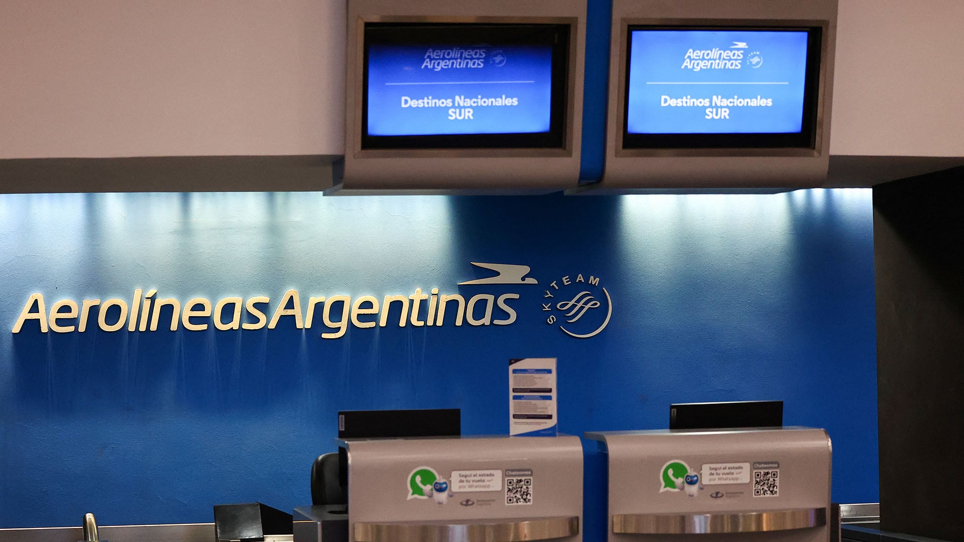 Pilotos, personal de tierra y gremios aeronáuticos paralizan actividades, generando cancelaciones y modificaciones en los vuelos de la región (REUTERS/Agustin Marcarian)