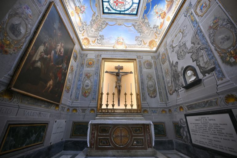 Polémica tras la restauración de un fresco en Roma: ¿Dieron a un ángel los rasgos de Meloni?