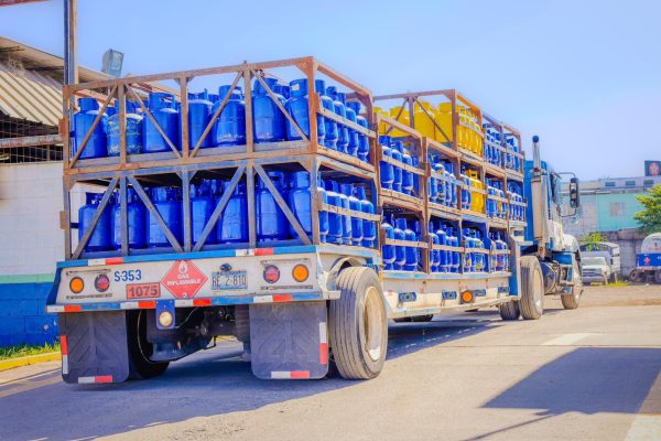 ¿Por qué el conflicto de EE.UU., Israel e Irán podrían subir el costo del gas propano en El Salvador?