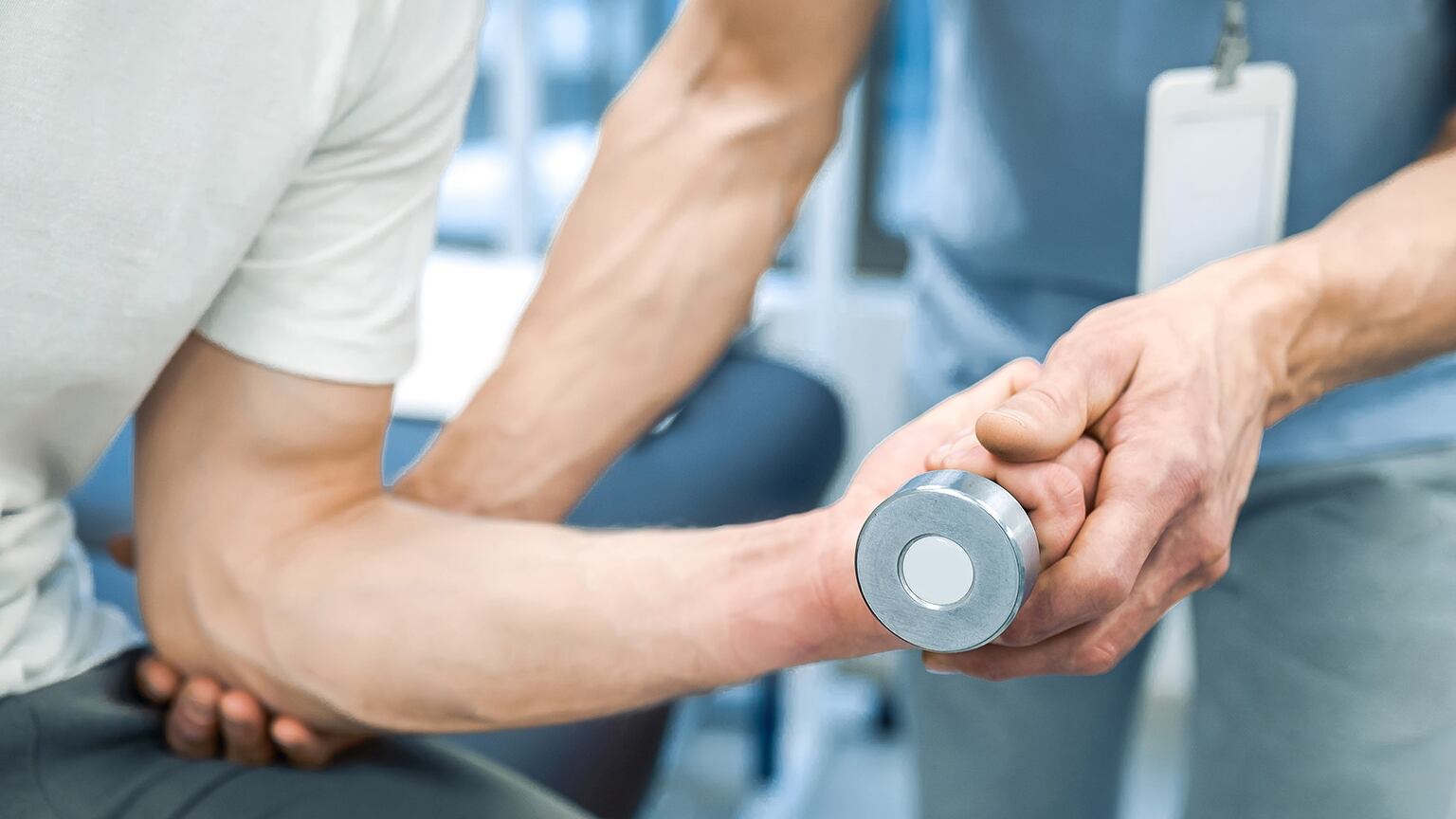 La rehabilitación tradicional del ataque cerebrovascular suele enfocarse solo en recuperar el lado más afectado del cuerpo (Freepik)