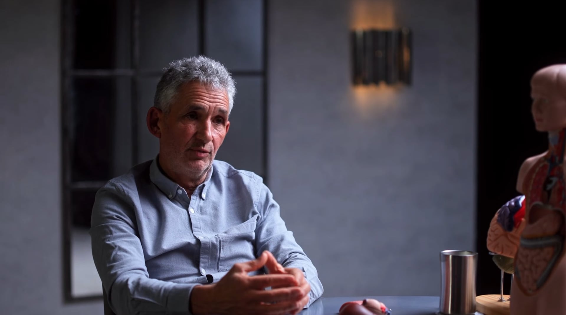 La investigación actual sitúa al microbioma intestinal como un factor decisivo en la prevención de trastornos neurológicos y el bienestar cerebral (@The Diary Of A CEO)