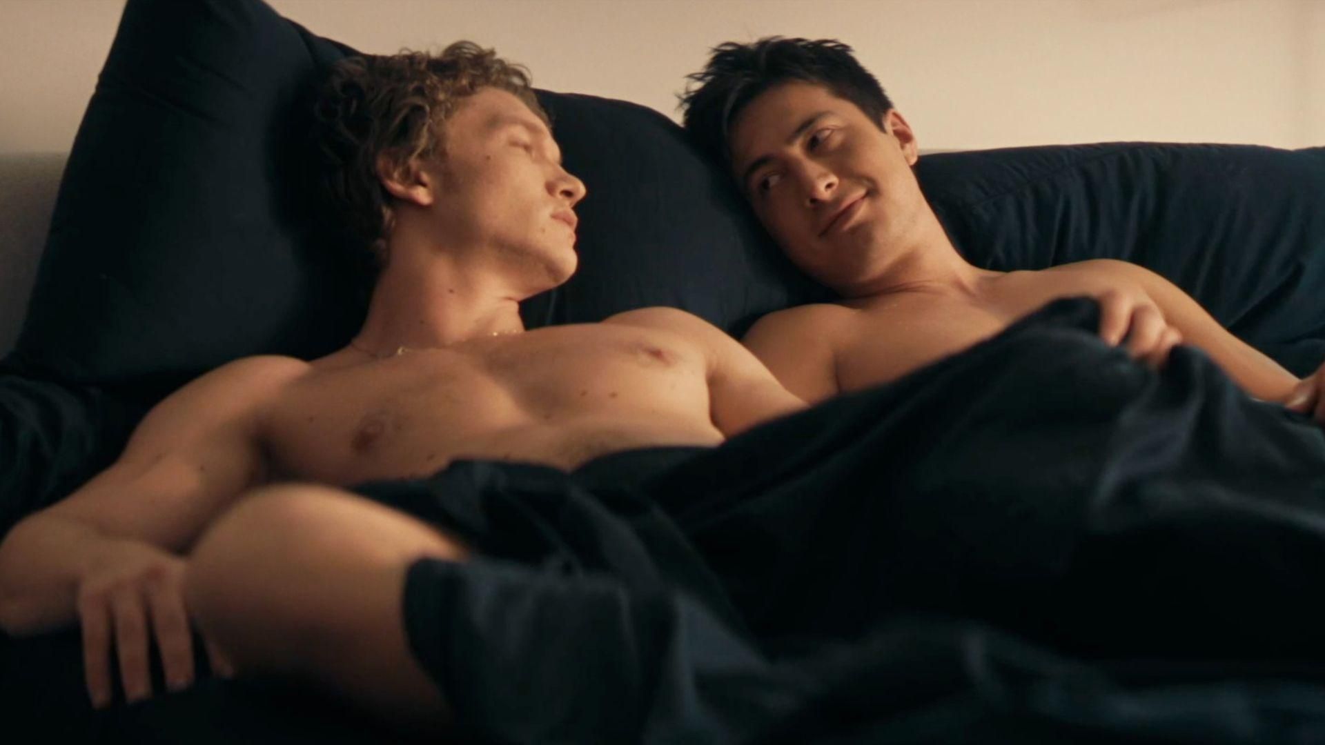 Aunque el contenido LGBTQ+ está prohibido en Rusia, la serie “Heated Rivalry” se ha convertido en un fenómeno clandestino con miles de seguidores, superando incluso a clásicos en las calificaciones de plataformas locales