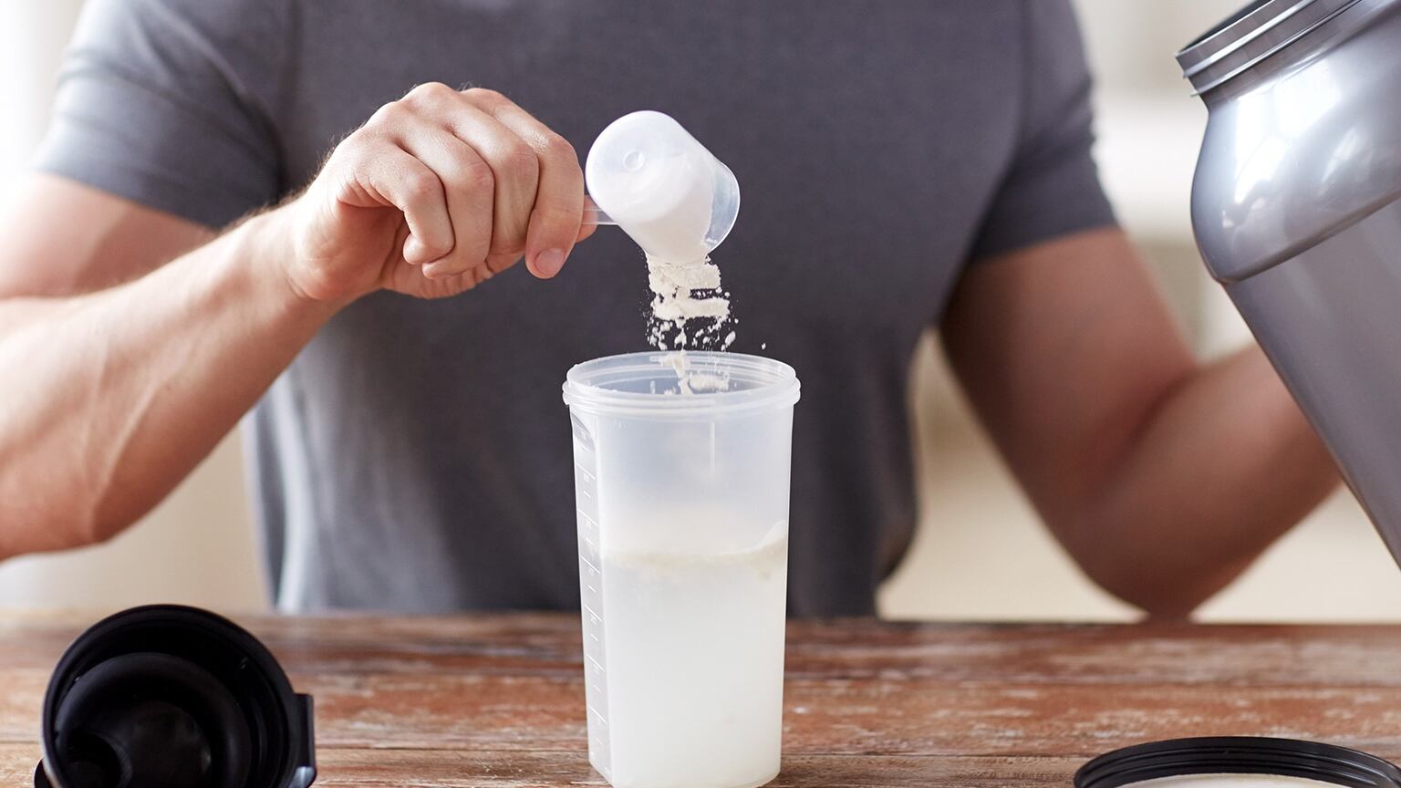 La beta-alanina y la creatina figuran entre los ingredientes más usados para combatir la fatiga y mejorar la recuperación muscular en el entrenamiento (Crédito: Freepik)