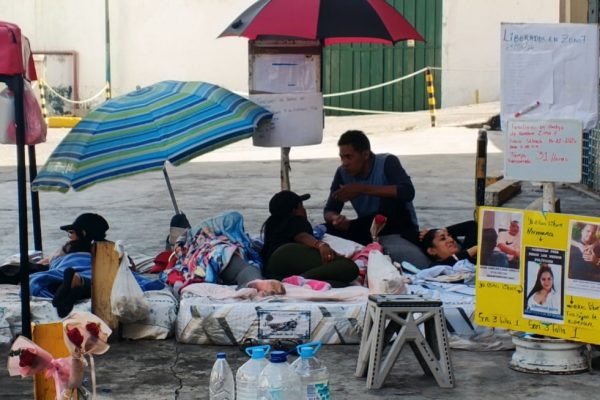 Preocupación por el estado de salud de familiares de presos políticos en Caracas tras más de un día en huelga de hambre