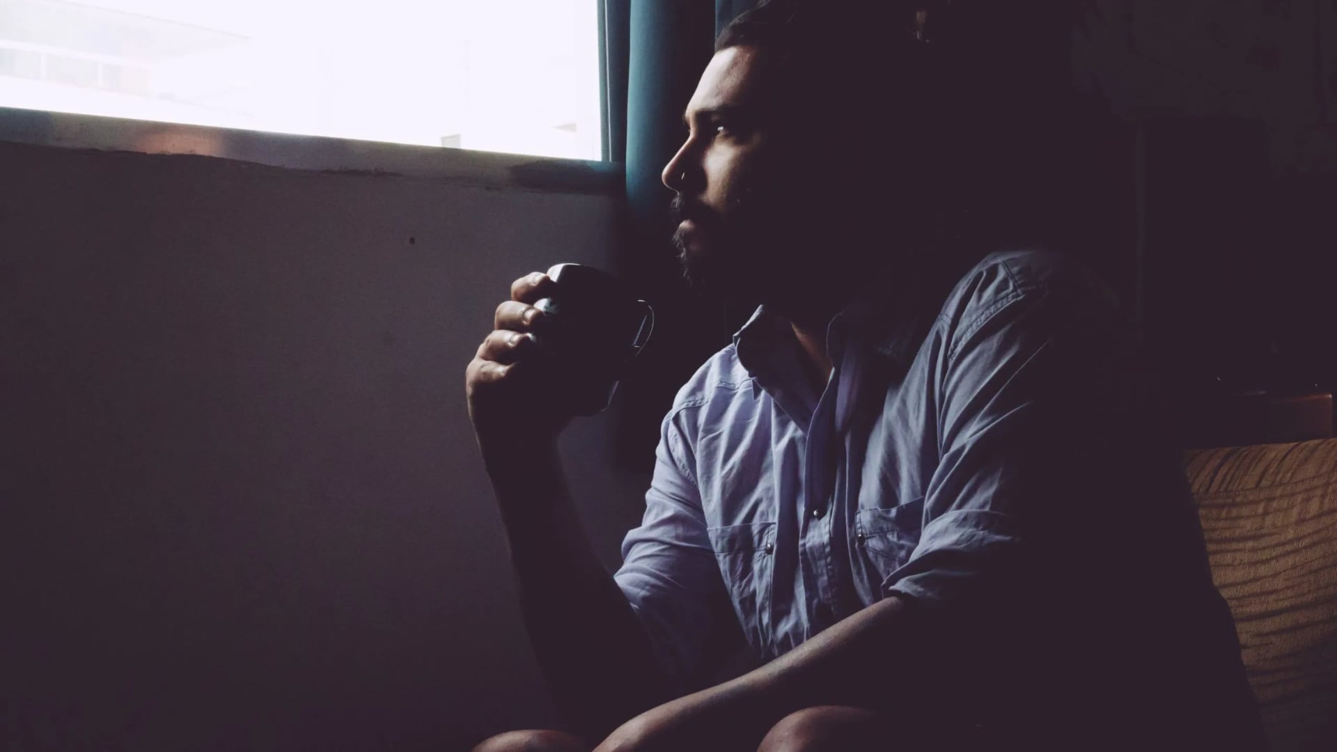 No existen tratamientos que curen el cuadro pero puede controlarse con terapias cognitivas fármacos y grupos de ayuda. (Unsplash)