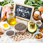 Qué hábitos alimenticios dañan el cerebro y cómo mejorar la concentración, según expertos