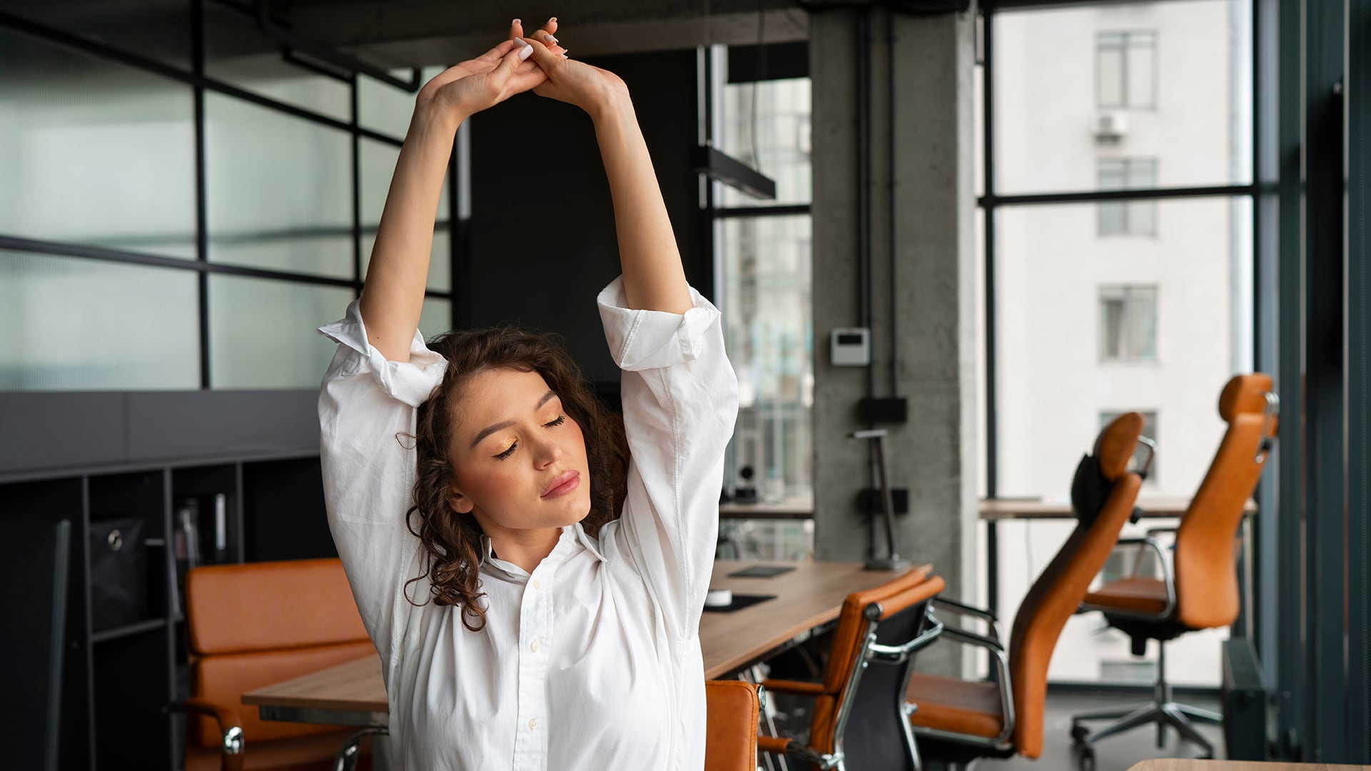 Los microdescansos consisten en pausas intencionales de entre uno y cinco minutos durante la jornada (Freepik)