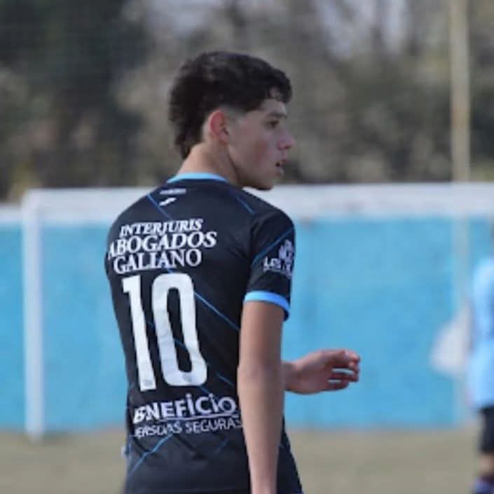 Sebastián Traverso, futbolista amateur de 20 años oriundo de Castelli, falleció tras sufrir un choque frontal en el kilómetro 191 de la Ruta 2