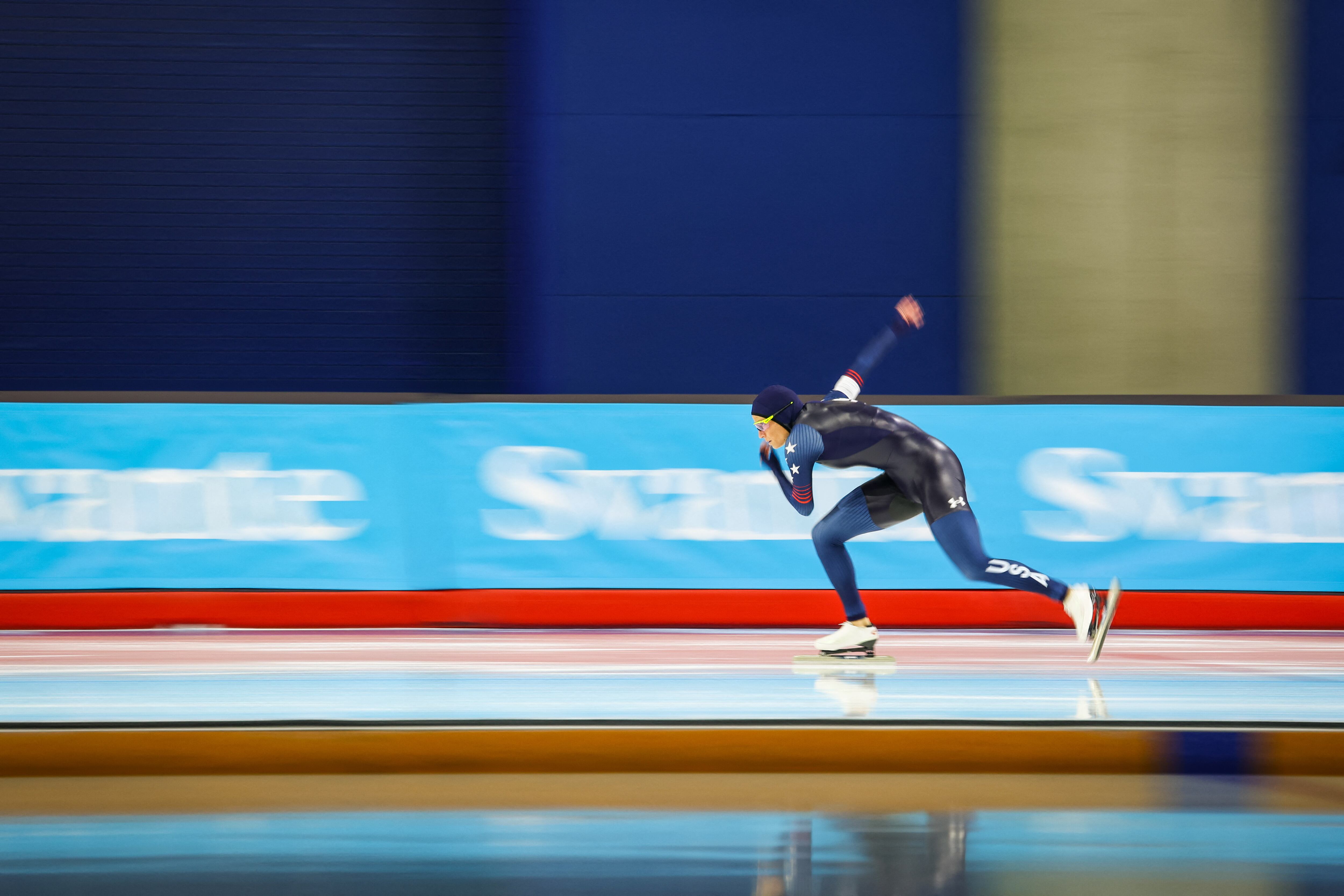 La resistencia del aire impacta significativamente en el rendimiento de los patinadores de velocidad sobre hielo (Mandatory Credit: Sergei Belski-Imagn Images)